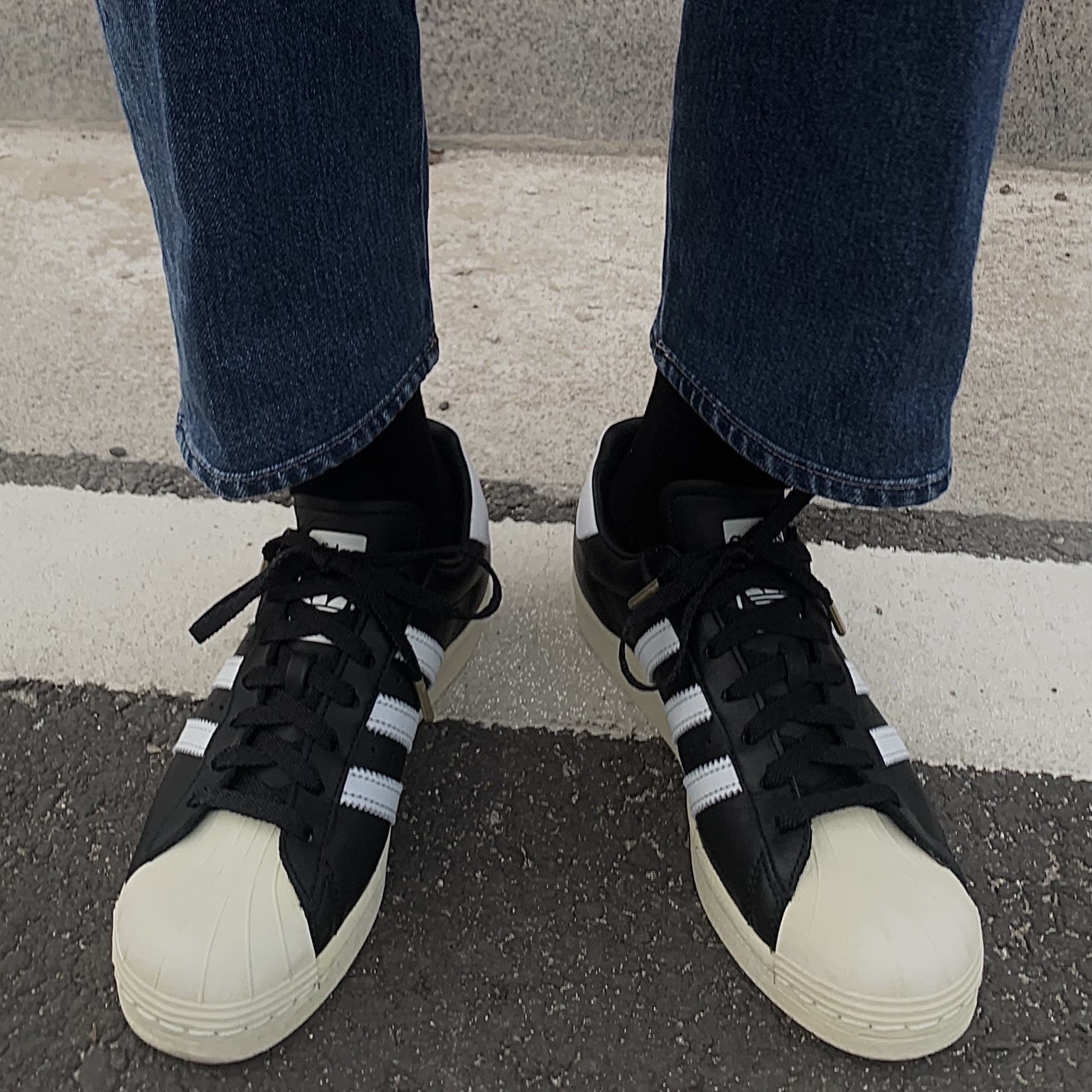 Adidas Superstar Premium Black White 착용 스타일