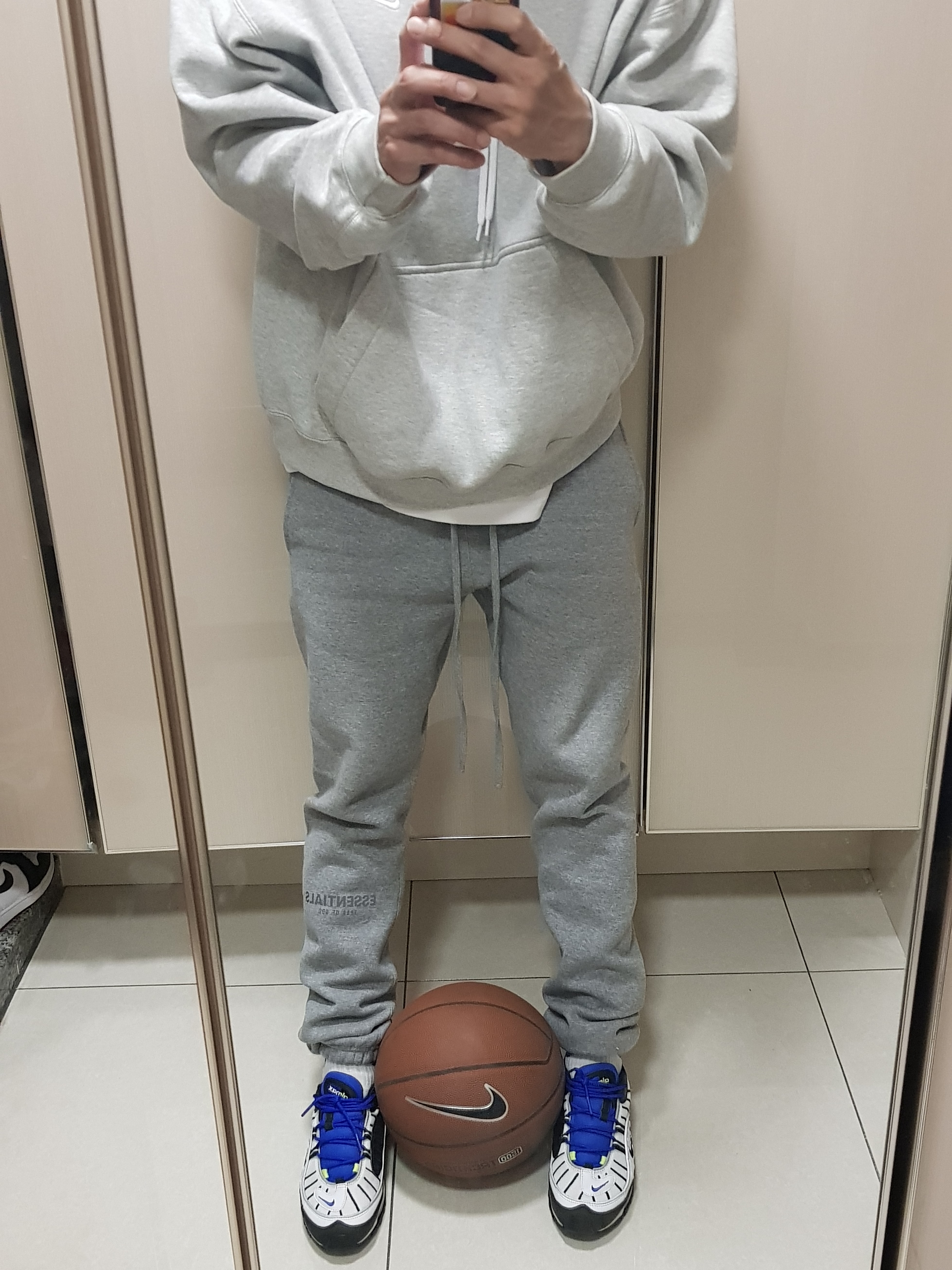 Nike M NRG Hoodie Grey Heather, Essentials Sweatpants Heather Grey - 20FW 착용 스타일