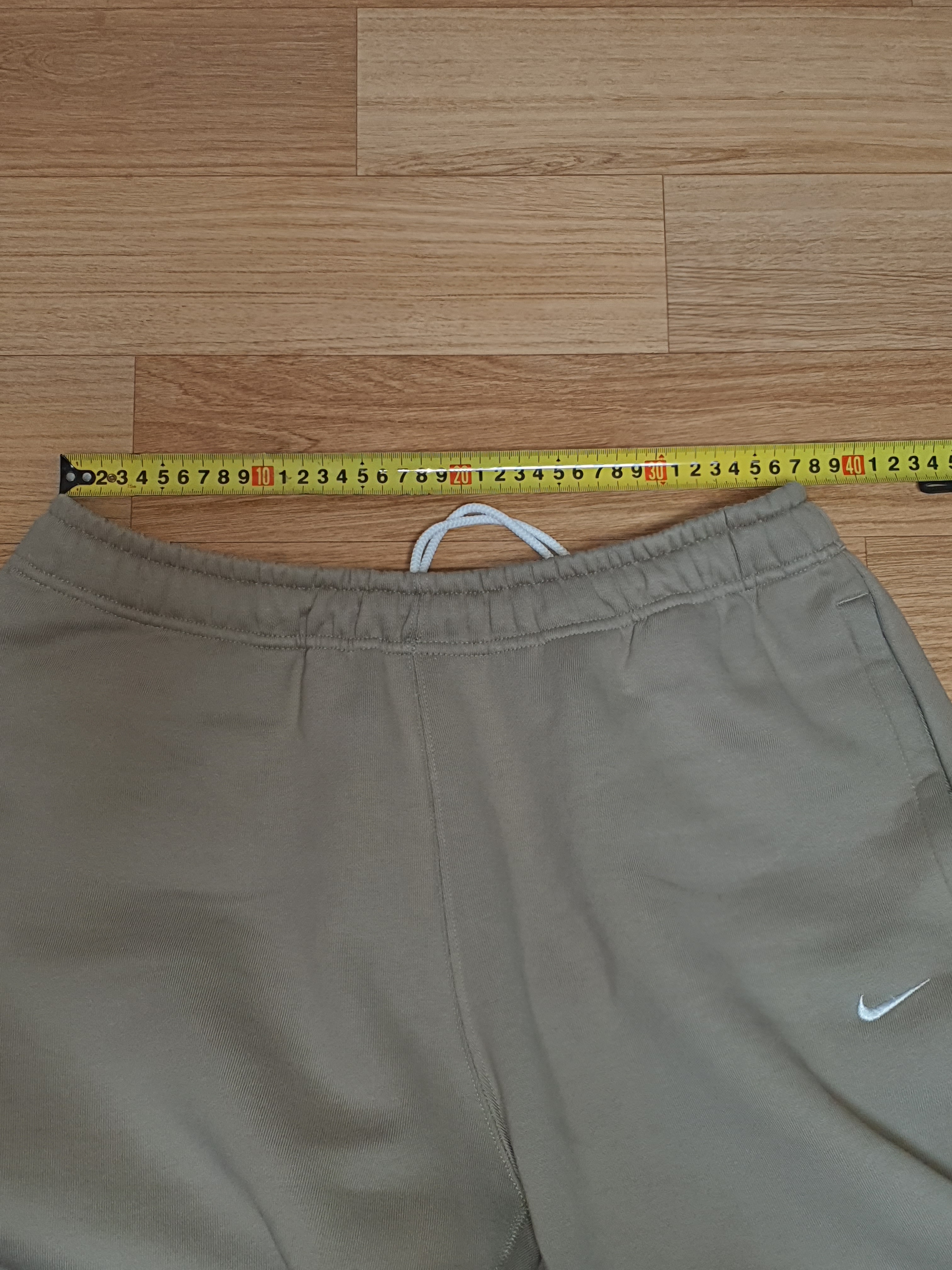 Nike x Undefeated Air Max 90 Black Optic Yellow, Nike NRG Solo Swoosh Fleece Pants Khaki - Asia 착용 스타일 - 4