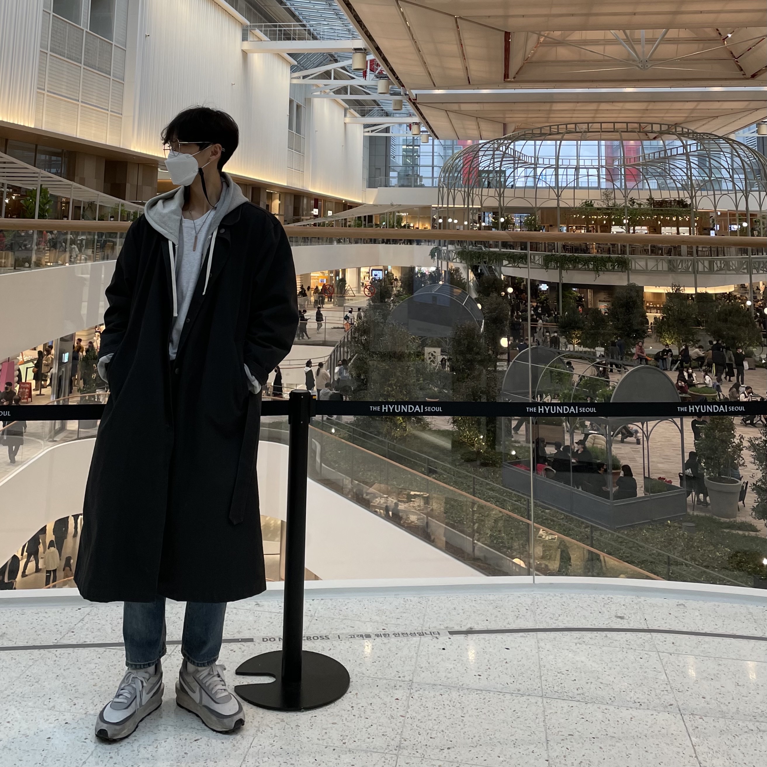 IAB Studio Long Sleeve Light Gray, Nike x Sacai LDWaffle Summit White 착용 스타일