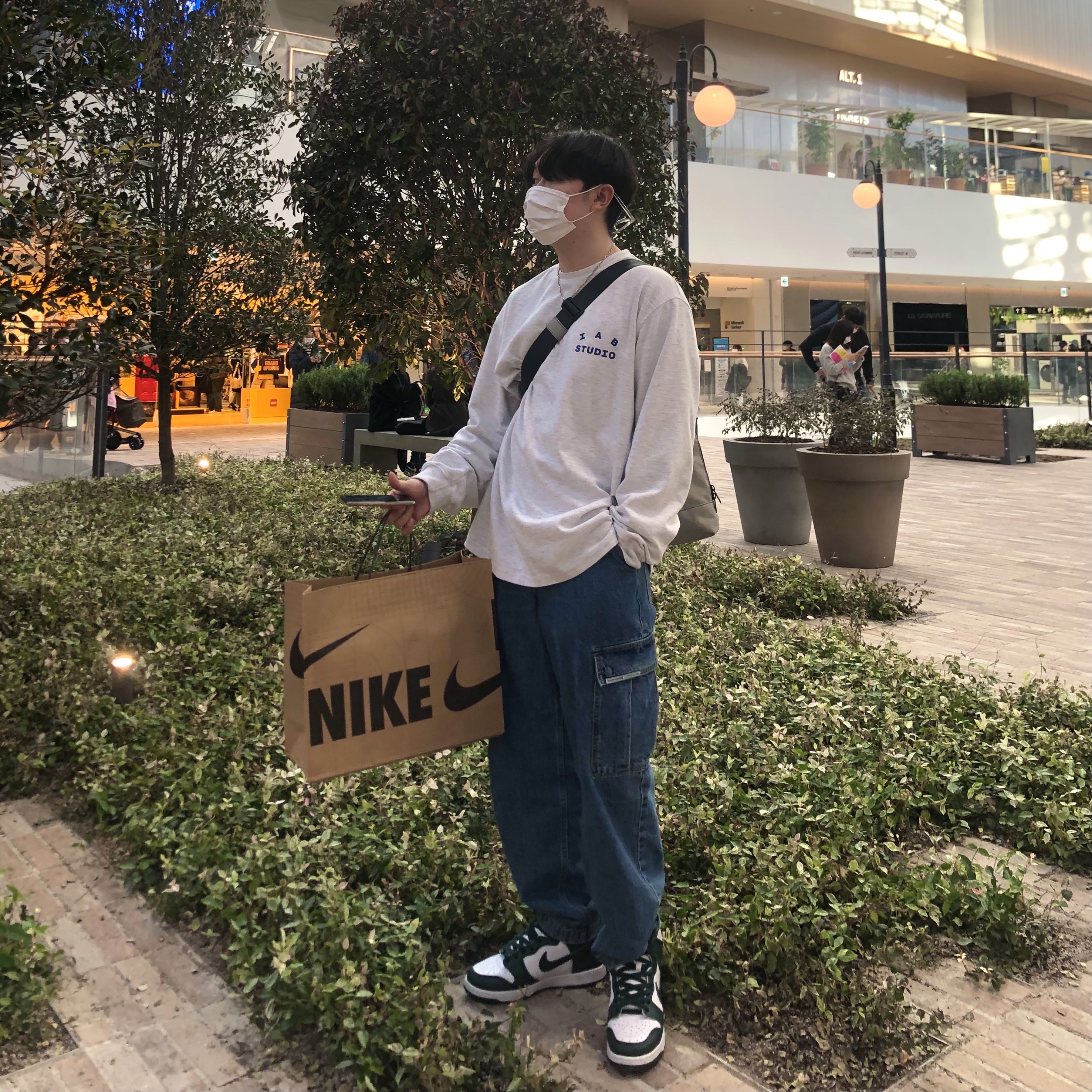 IAB Studio Long Sleeve Light Gray, Nike Dunk High SP Spartan Green 착용 스타일 - 2