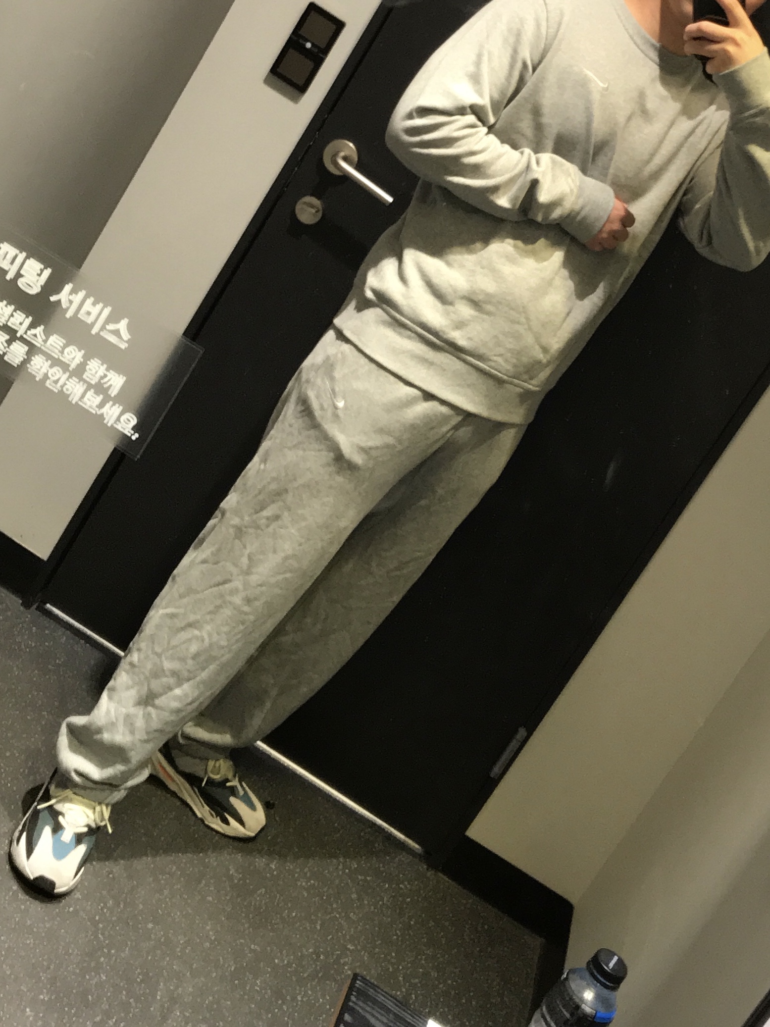 Adidas Yeezy Boost 700 Wave Runner Solid Grey 2017/2019 착용 스타일