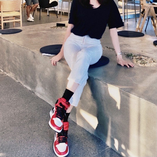 (W) Jordan 1 Retro High Satin Red 착용 스타일