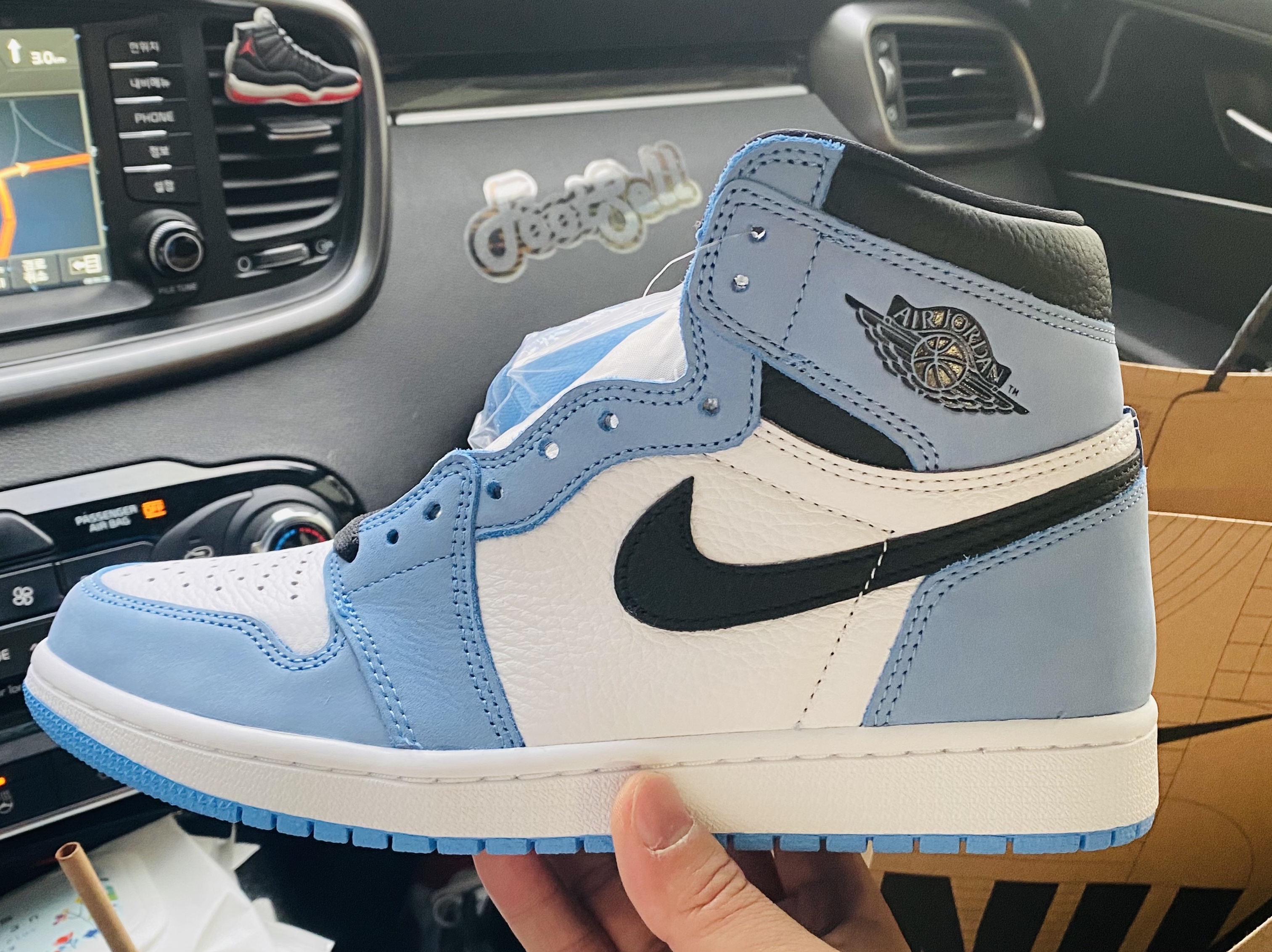Jordan 1 Retro High OG University Blue 착용 스타일 - 2