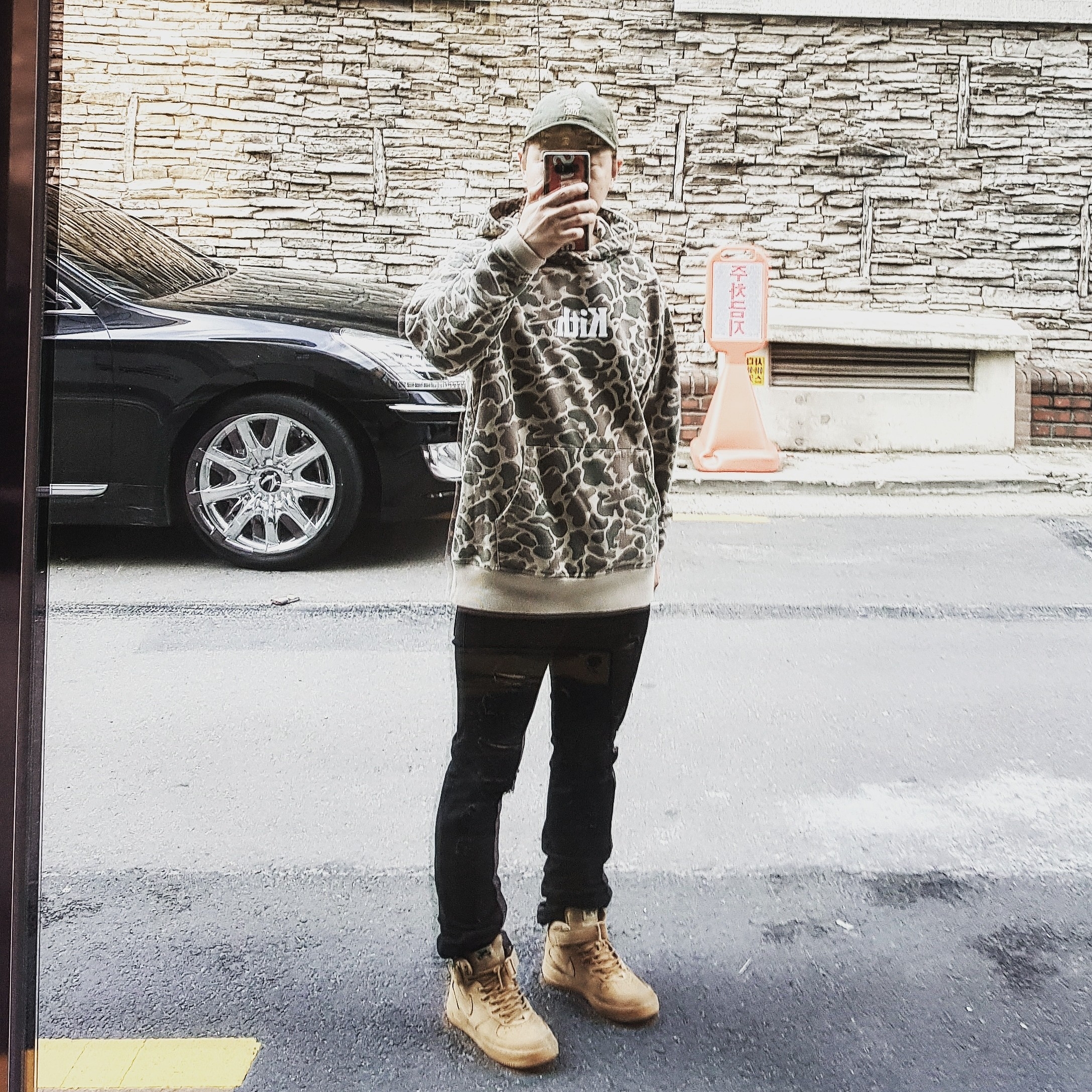 Nike Air Force 1 Mid Flax and Outdoor Green 착용 스타일
