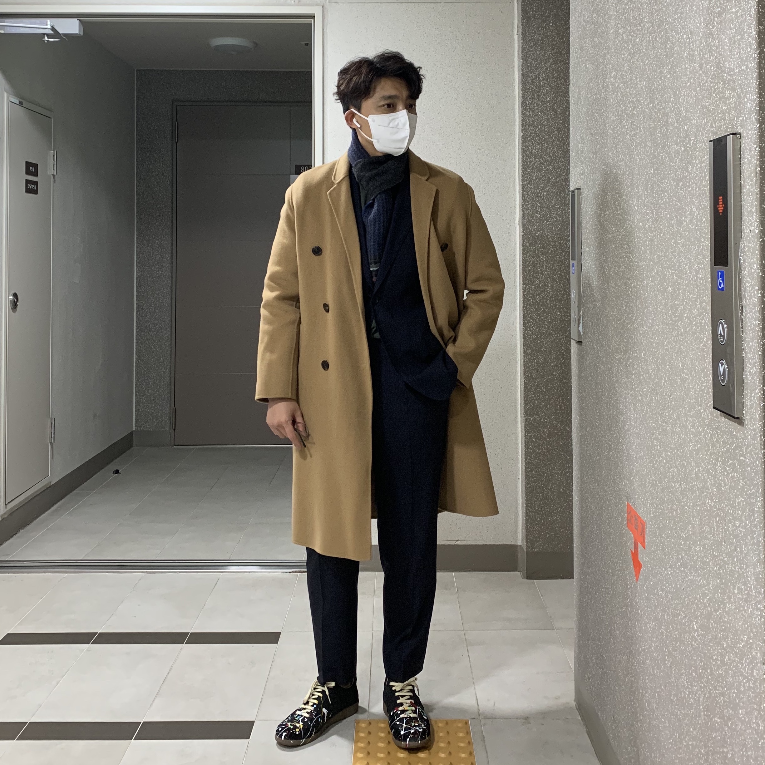 Maison Margiela Replica Paint Drop Sneakers Black 착용 스타일