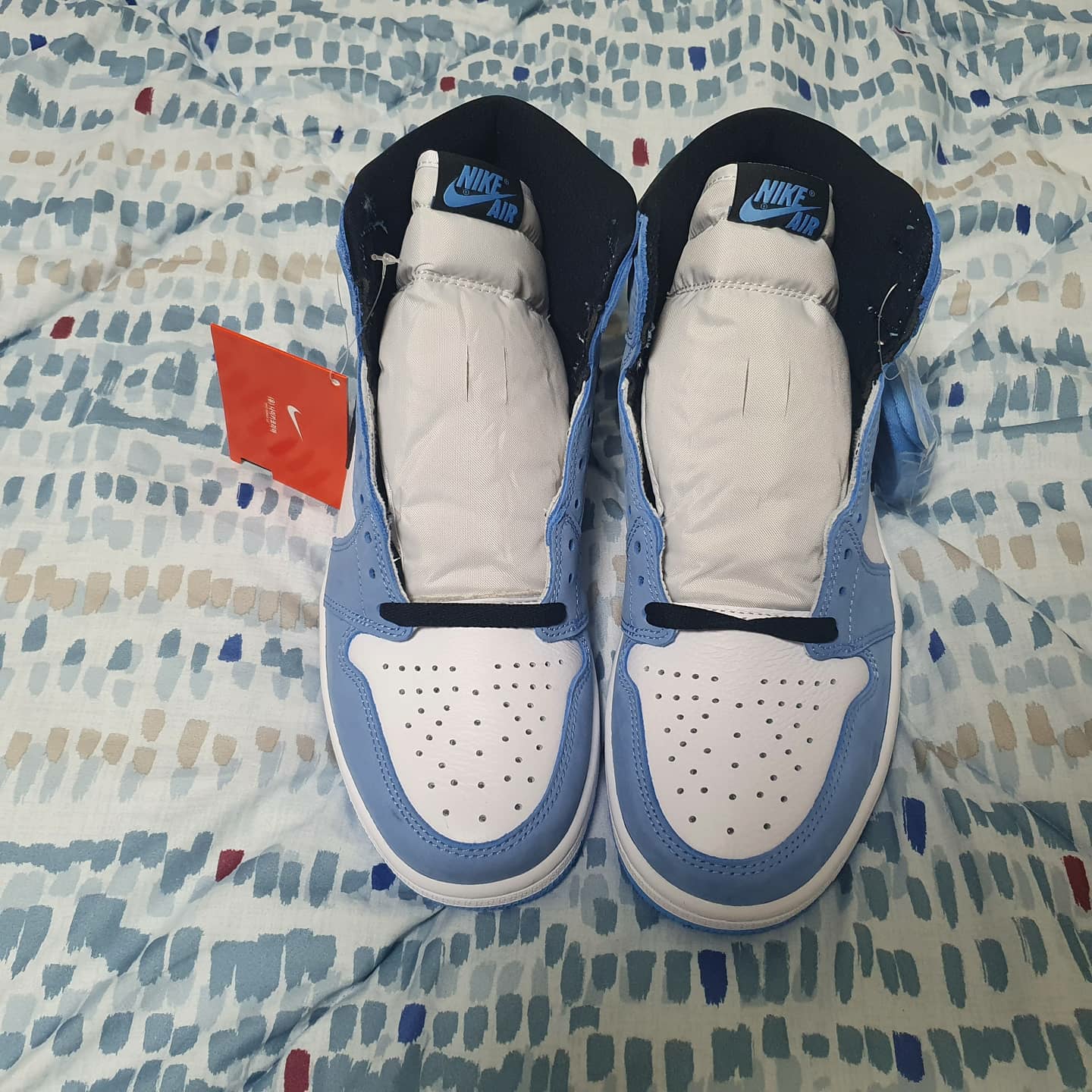 Jordan 1 Retro High OG University Blue 착용 스타일 - 2