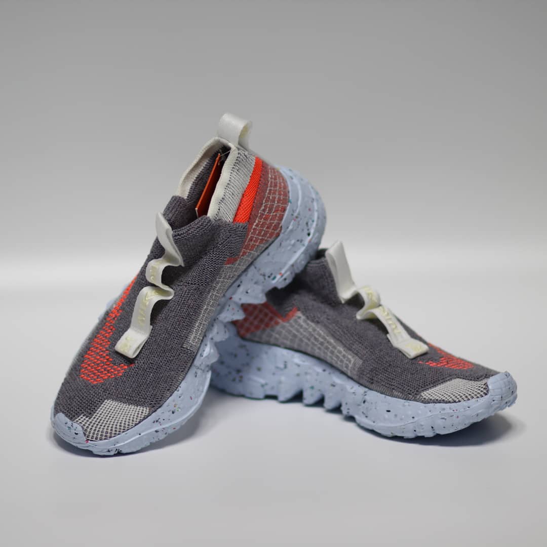 Nike Space Hippie 02 Vast Grey Hyper Crimson 착용 스타일