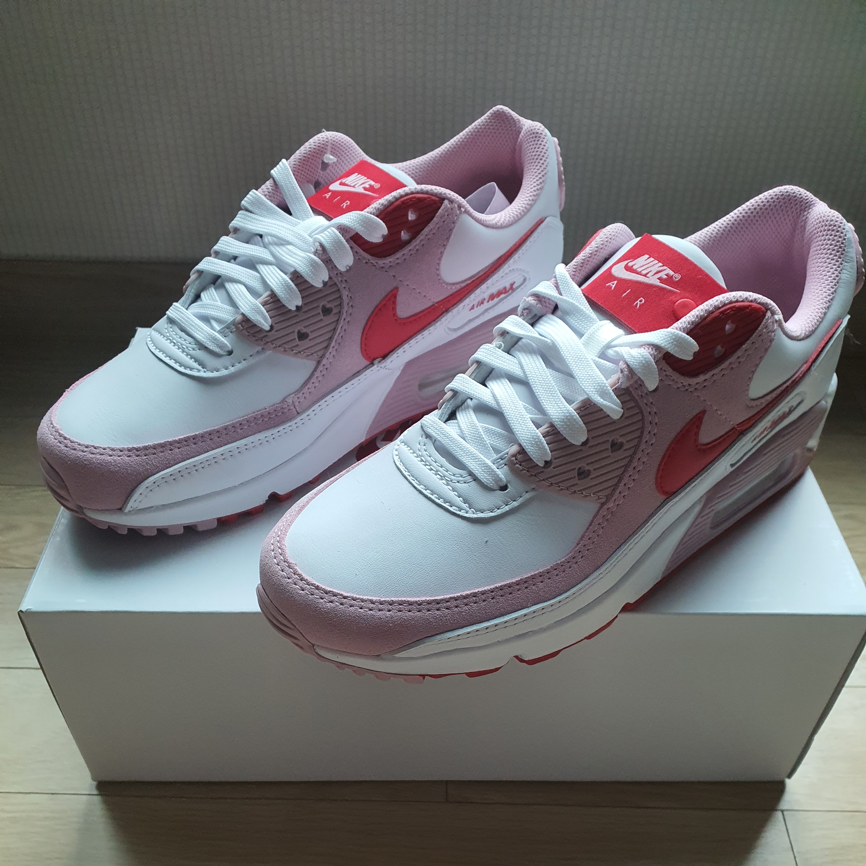 (W) Nike Air Max 90 QS Valentine's Day 착용 스타일