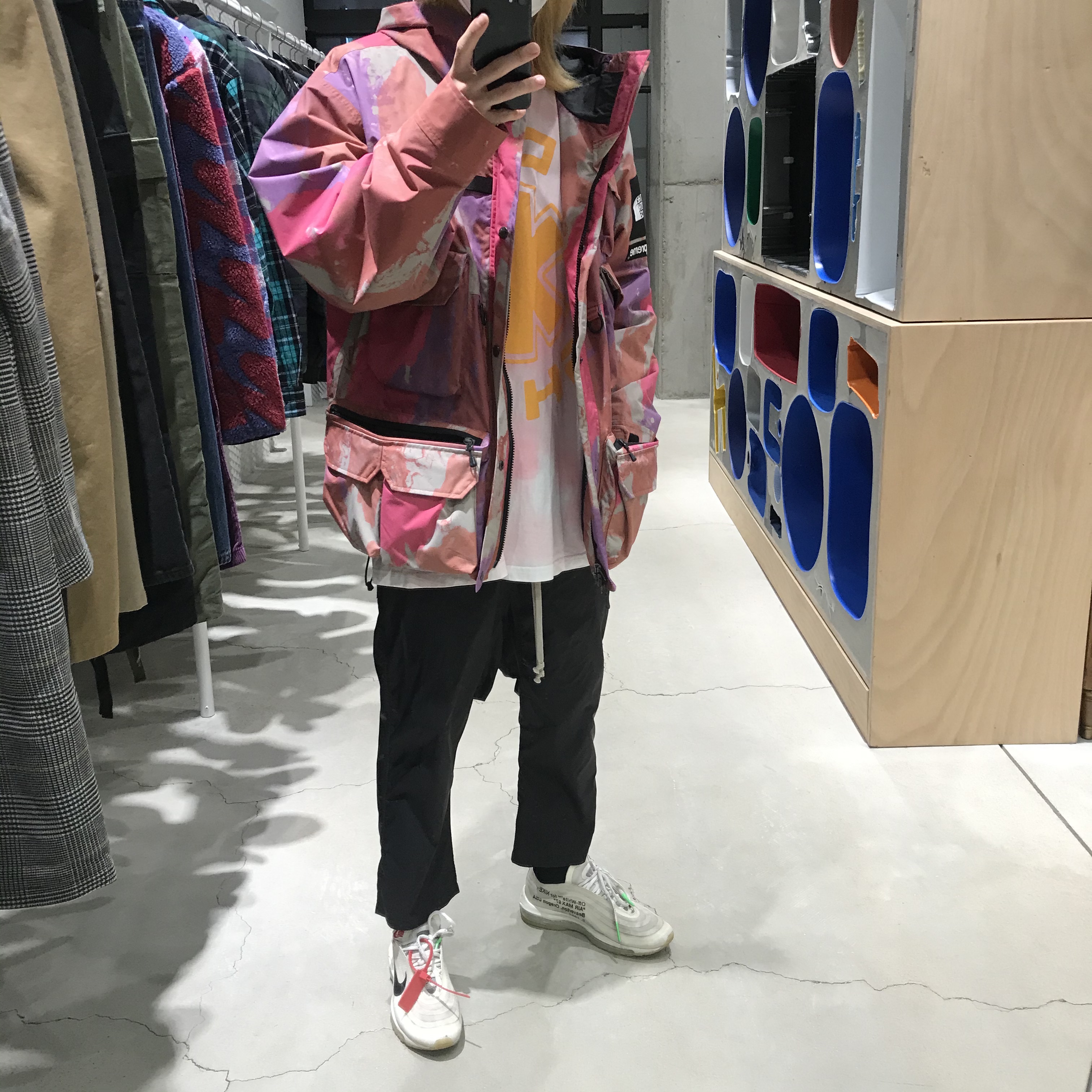 Supreme x The North Face Cargo Jacket Multi-Color - 20SS, Nike x Off-White Air Max 97 OG The Ten 착용 스타일
