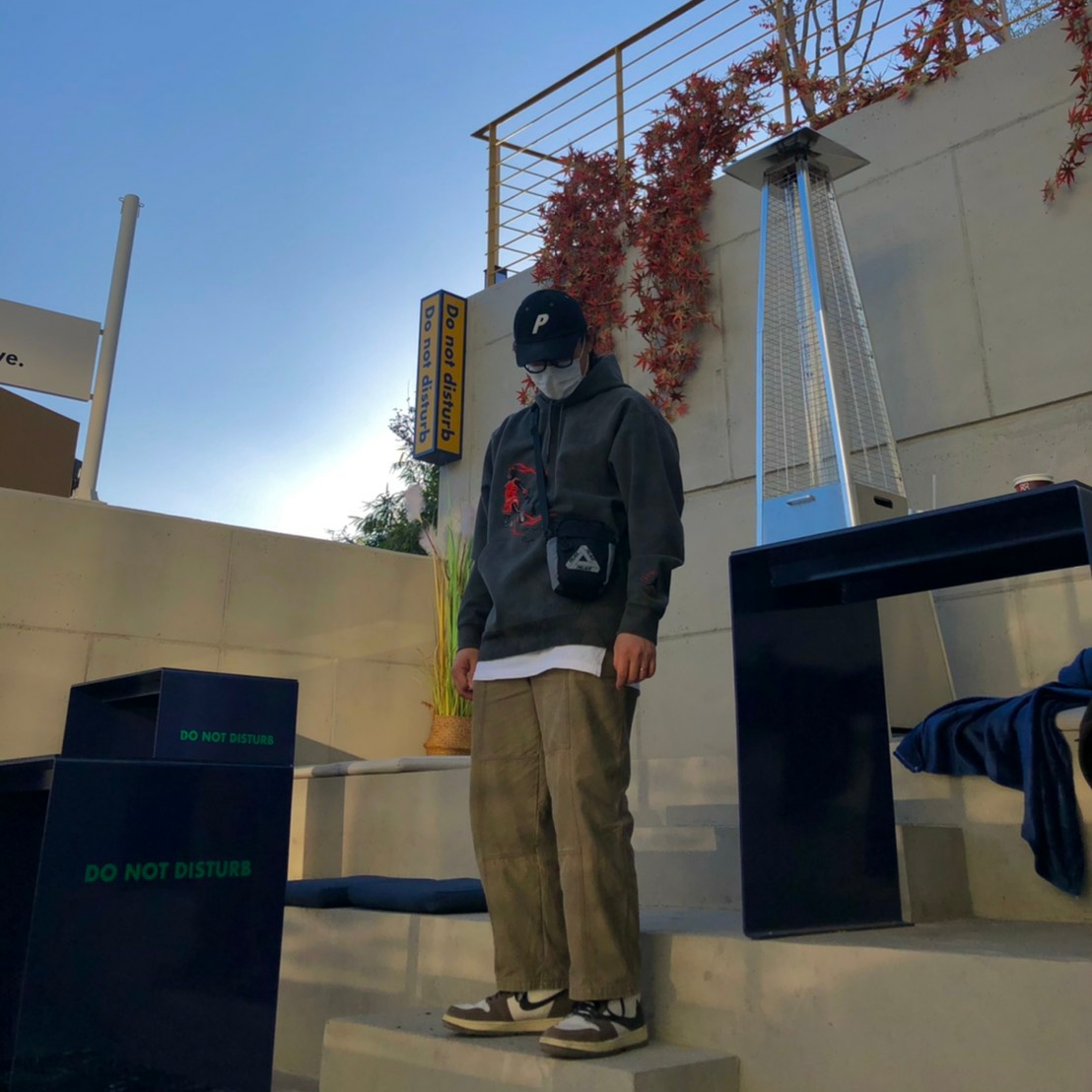 Jordan x Travis Scott Washed Suede Hoodie Grey, Jordan 1 x Travis Scott Retro High OG SP Mocha 착용 스타일
