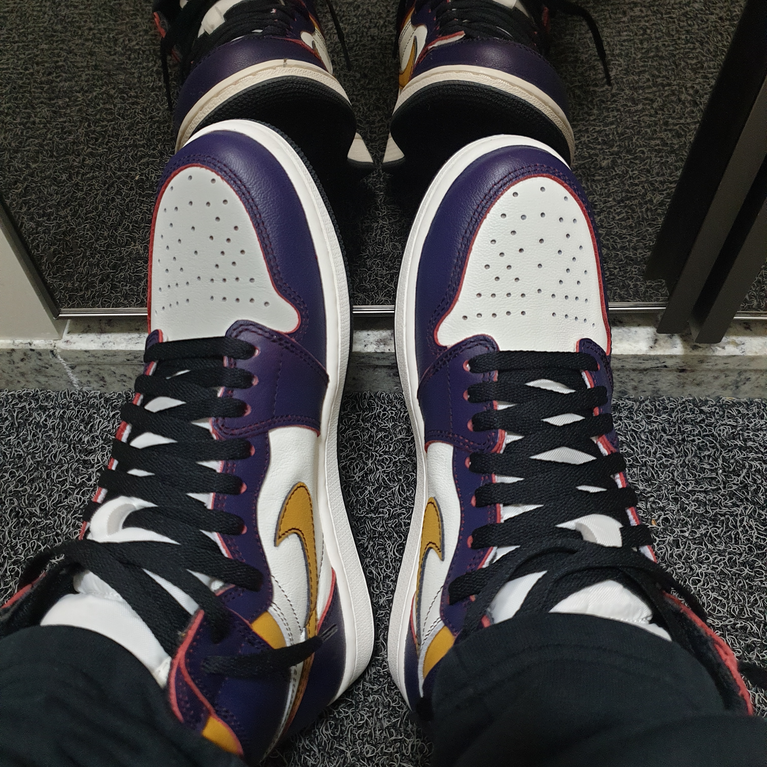 Jordan 1 Retro High OG Defiant SB LA to Chicago 착용 스타일
