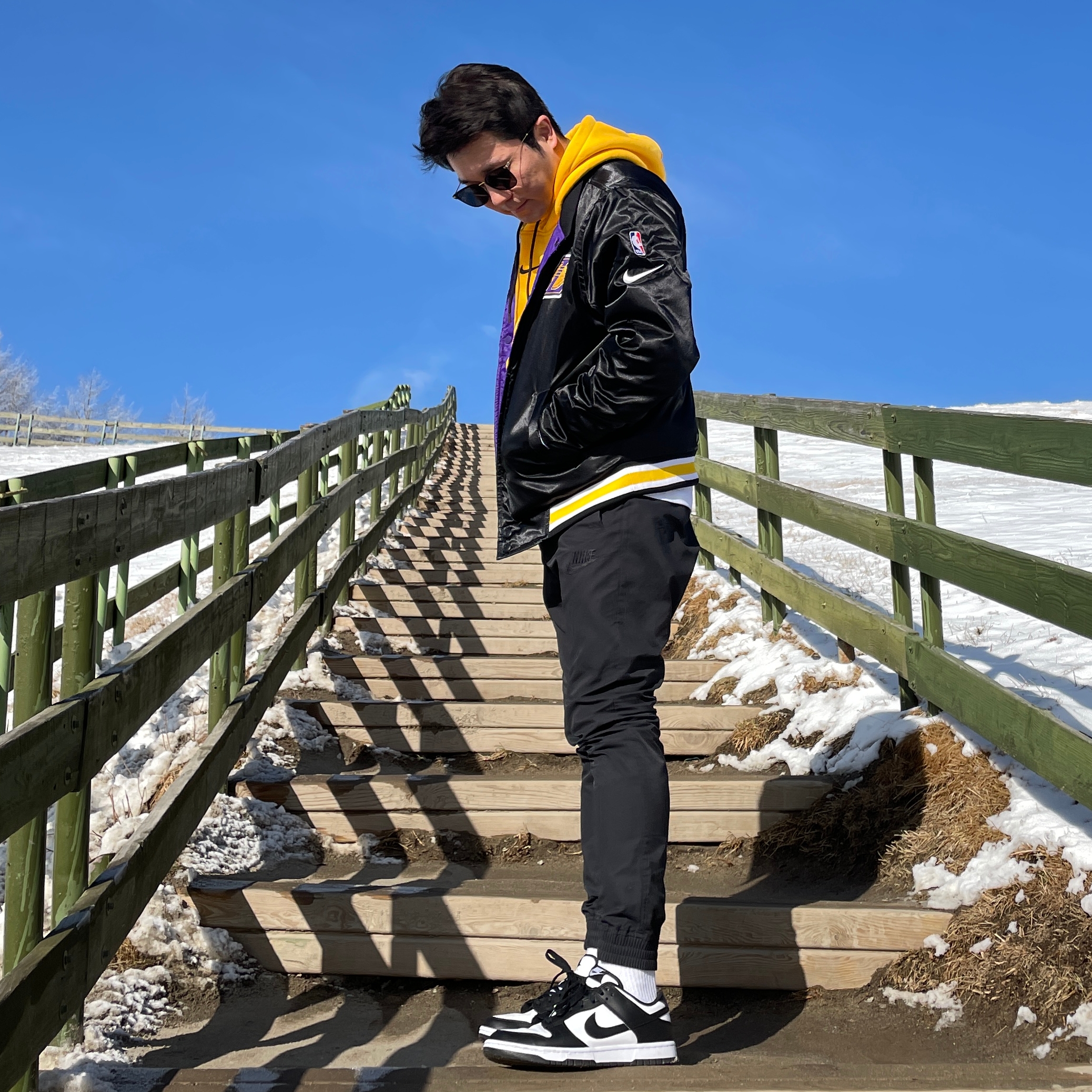 Nike Dunk Low Retro Black, Nike x Drake Nocta Essential Hoodie University Gold - Asia 착용 스타일
