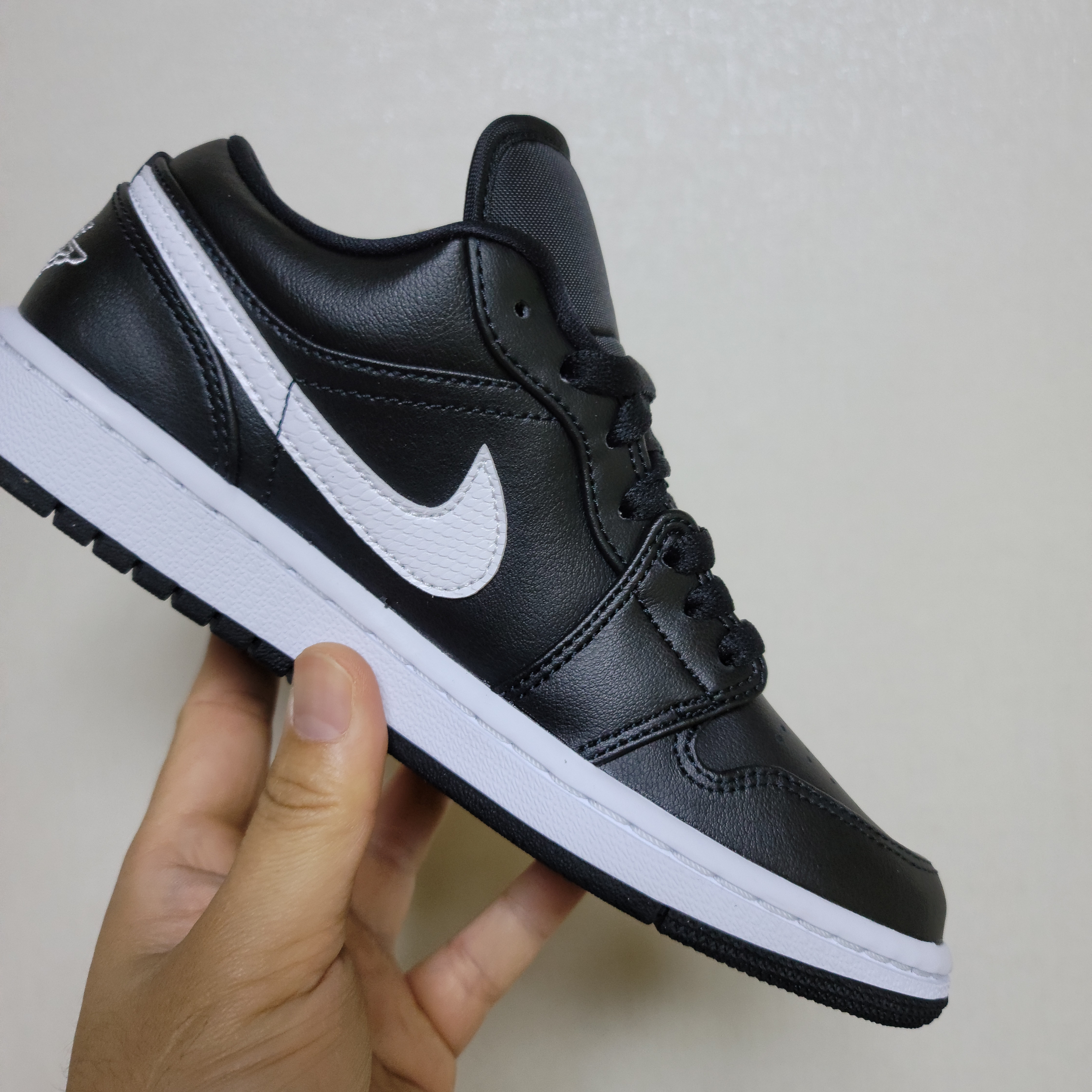 (W) Jordan 1 Low Black White 착용 스타일