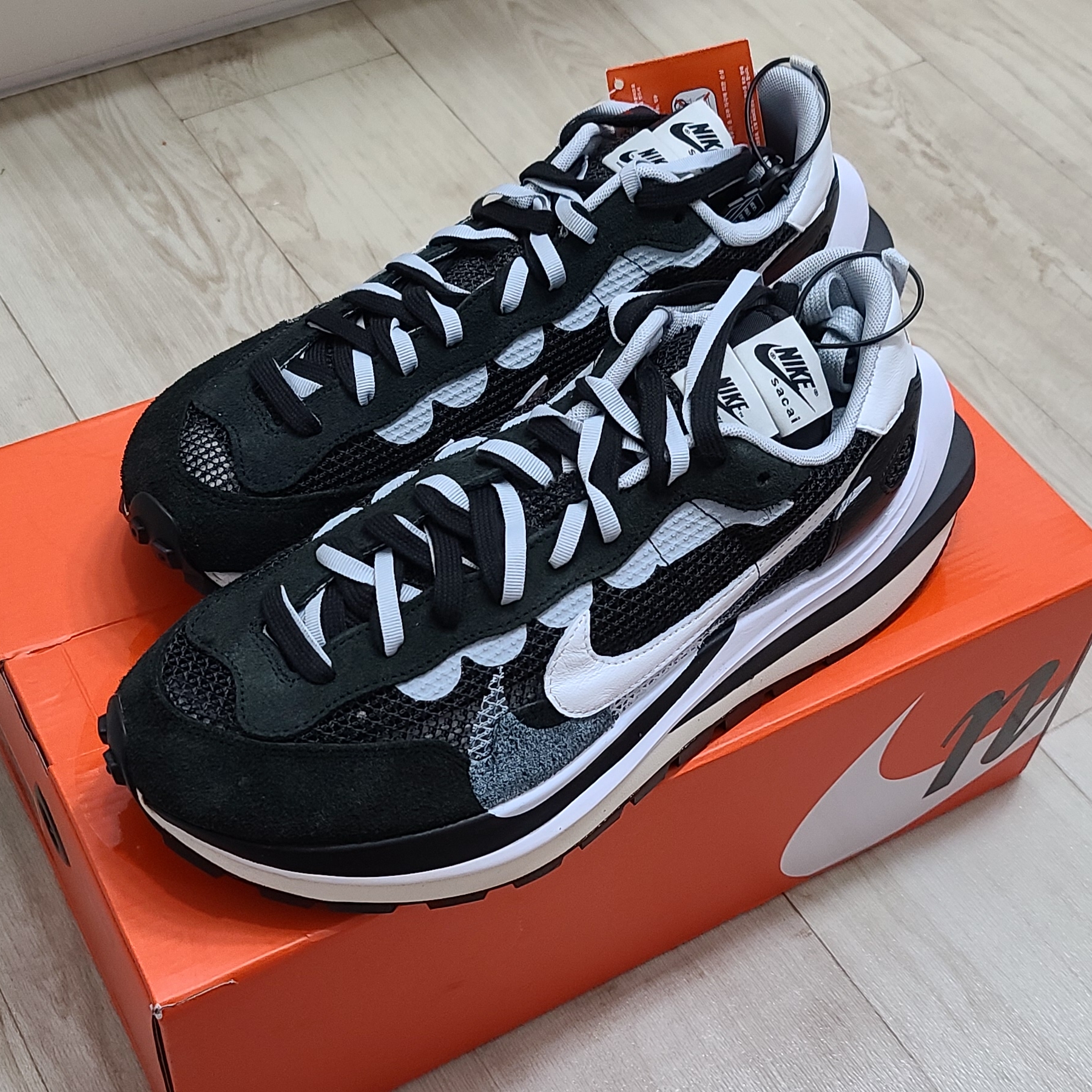 Nike x Sacai VaporWaffle Black White 착용 스타일