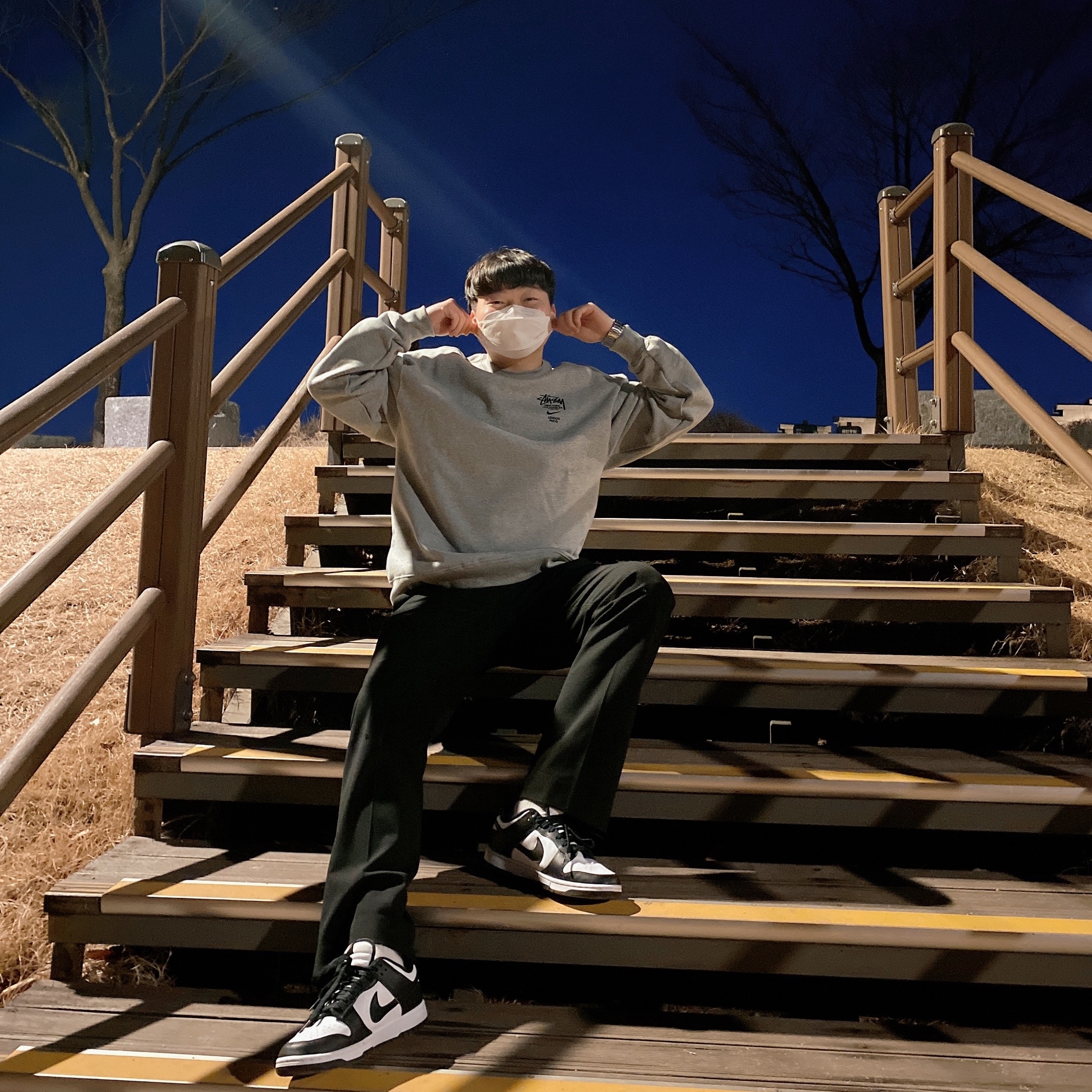 Nike Dunk Low Retro Black, Nike x Stussy NRG ZR Fleece Crewneck Heather Grey - Asia 착용 스타일
