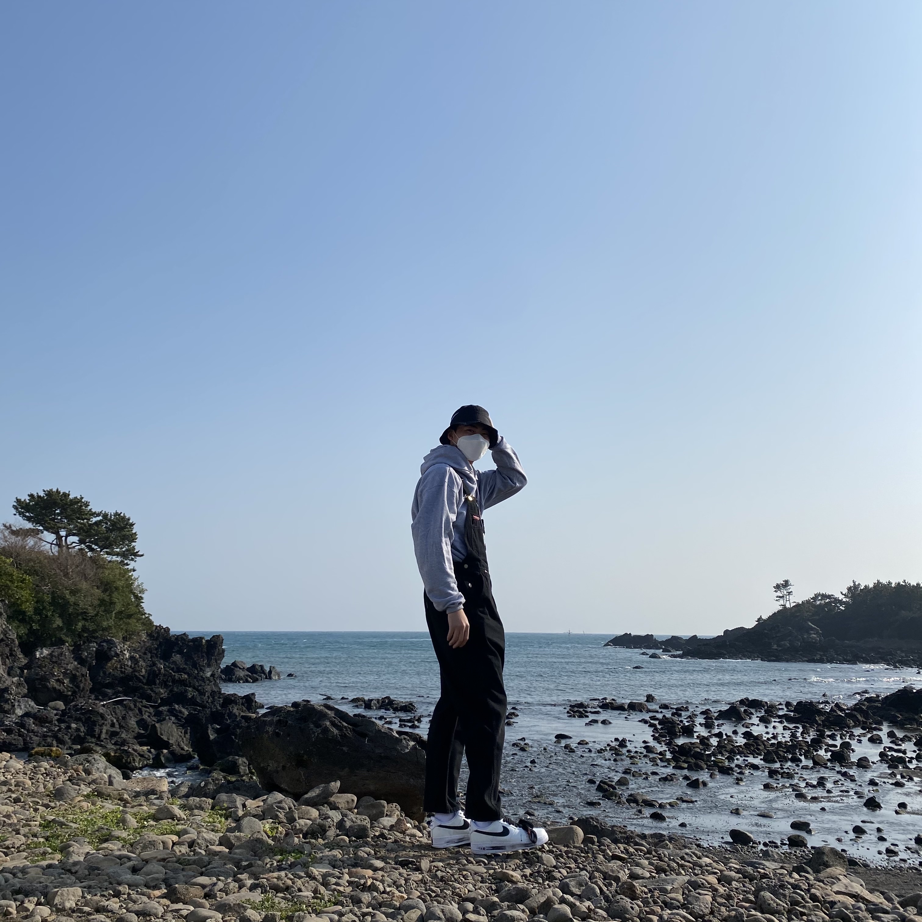 Nike x Stussy Bucket Hat Black, Nike x Peaceminusone Air Force 1 Low Para-Noise 2.0 착용 스타일 - 1