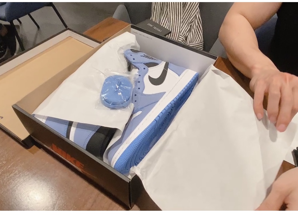 Jordan 1 Retro High OG University Blue 착용 스타일 - 3