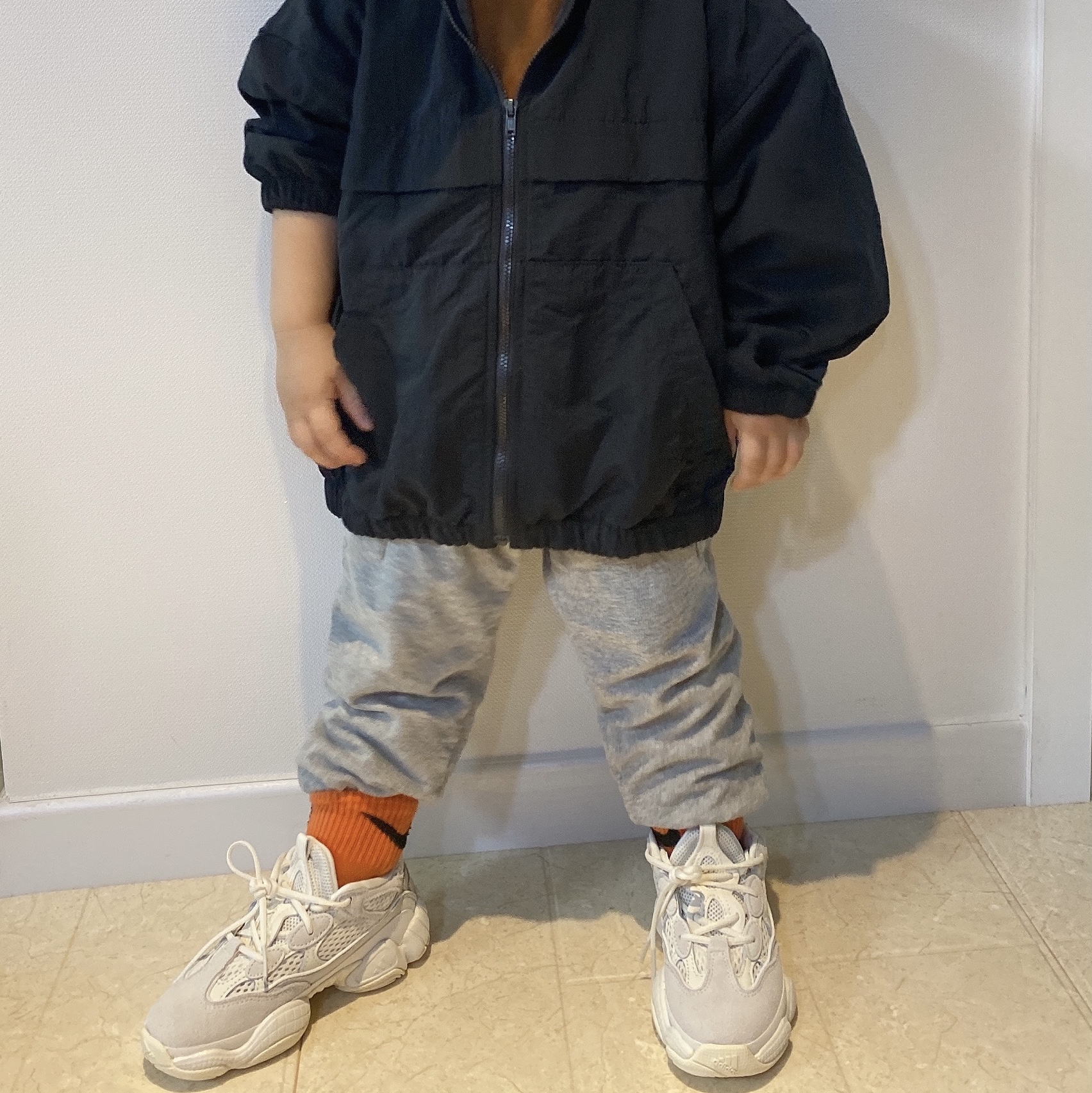(Infant) Adidas Yeezy 500 Bone White 착용 스타일 - 3