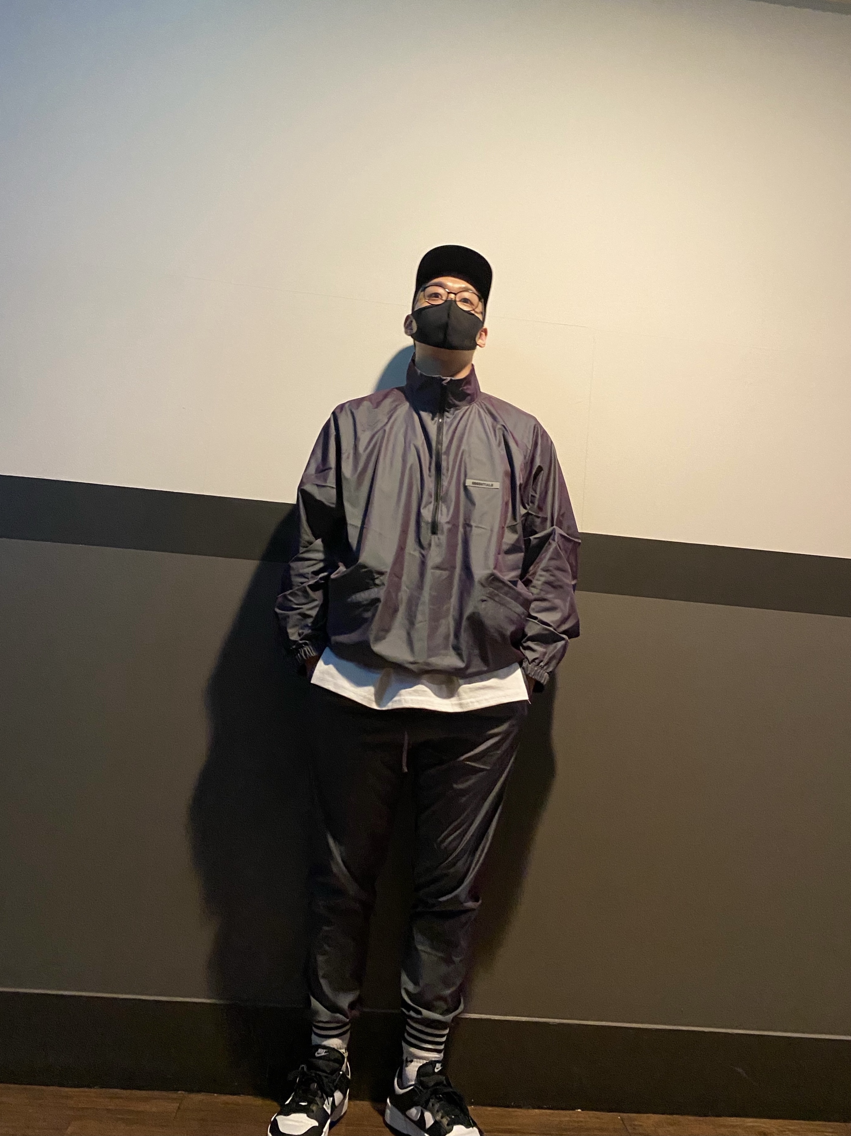 Essentials Track Jacket Iridescent - 20SS, Essentials Track Pants Iridescent - 20SS 착용 스타일