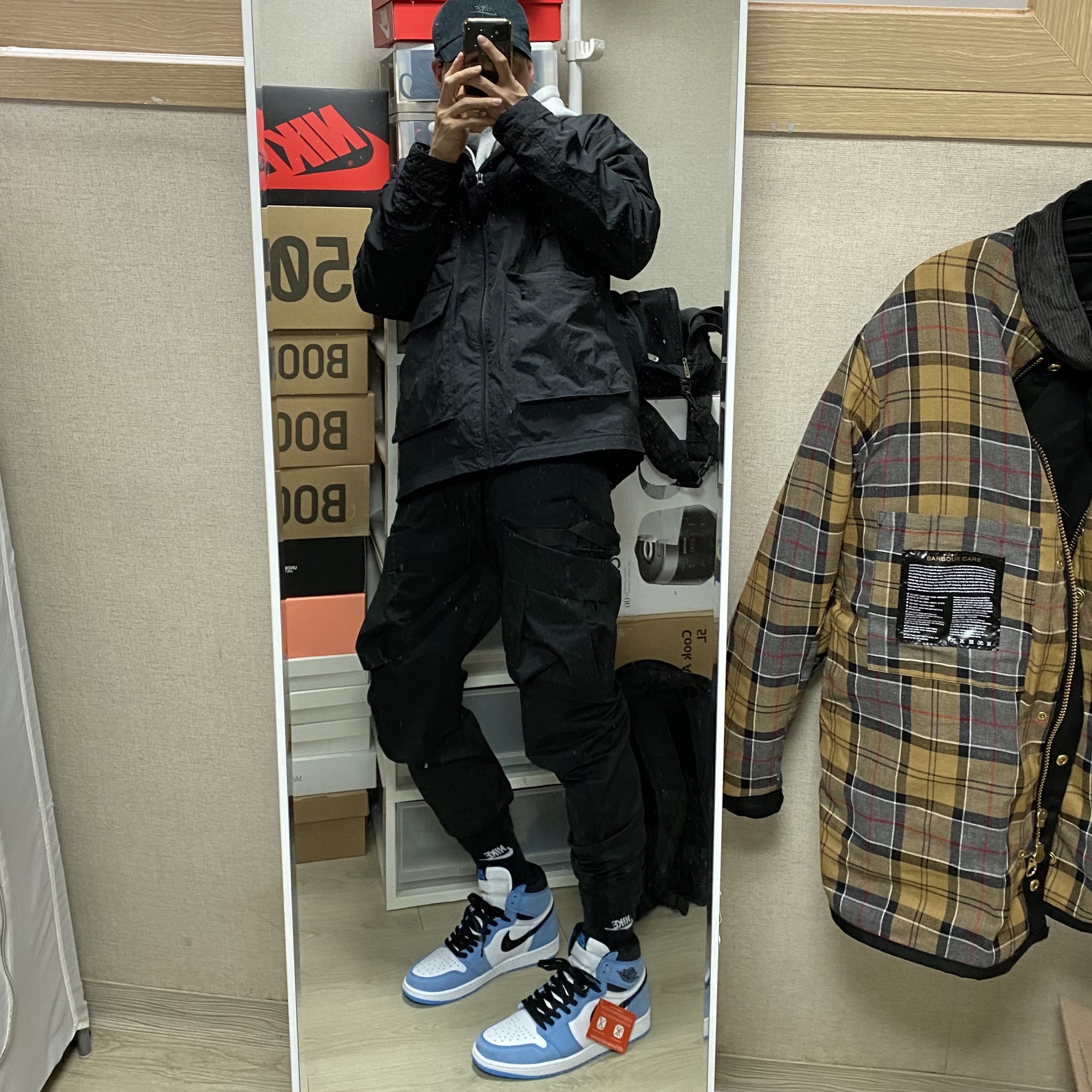 Jordan 1 Retro High OG University Blue 착용 스타일 - 3