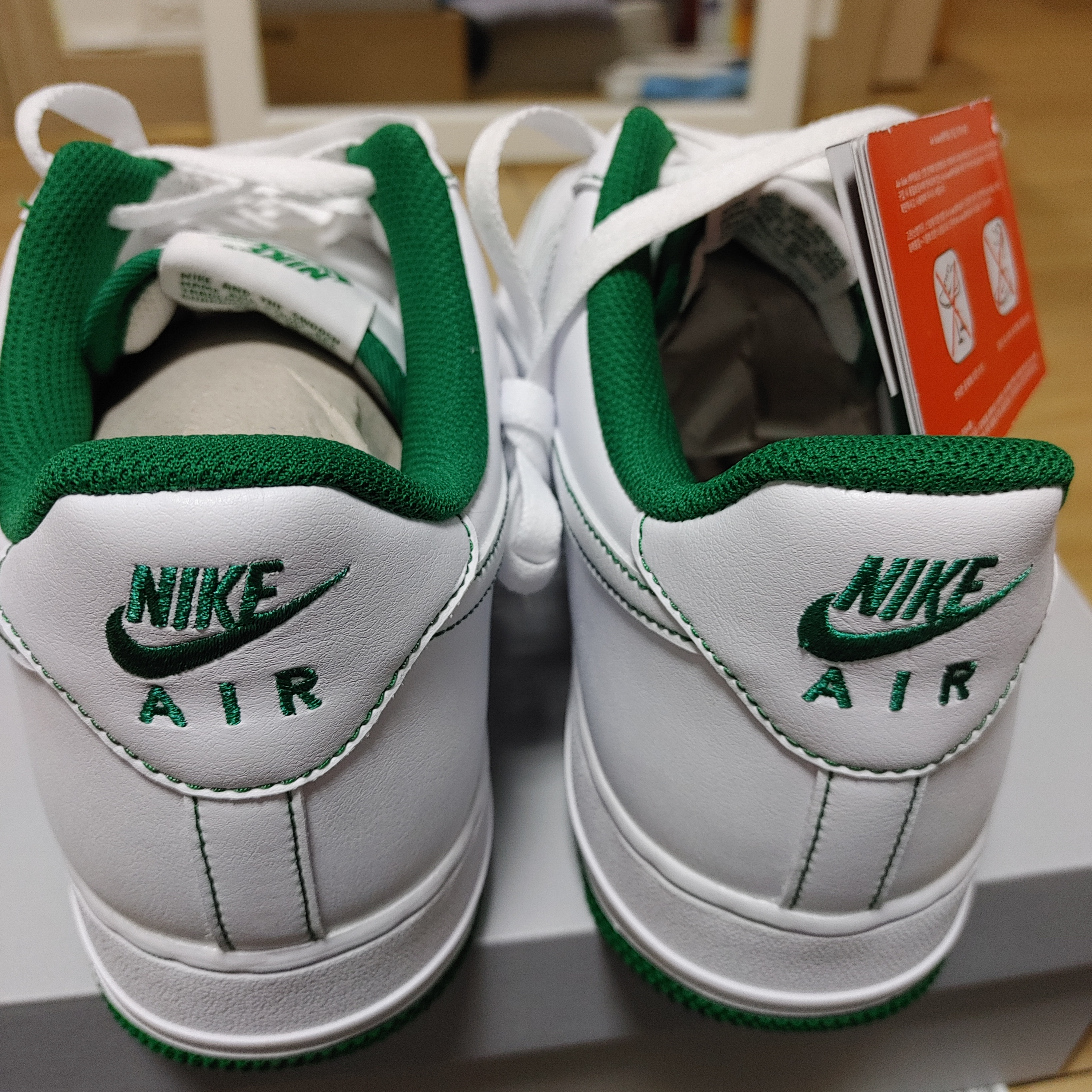 Nike Air Force 1 '07 Stitch Pine Green 착용 스타일 - 4