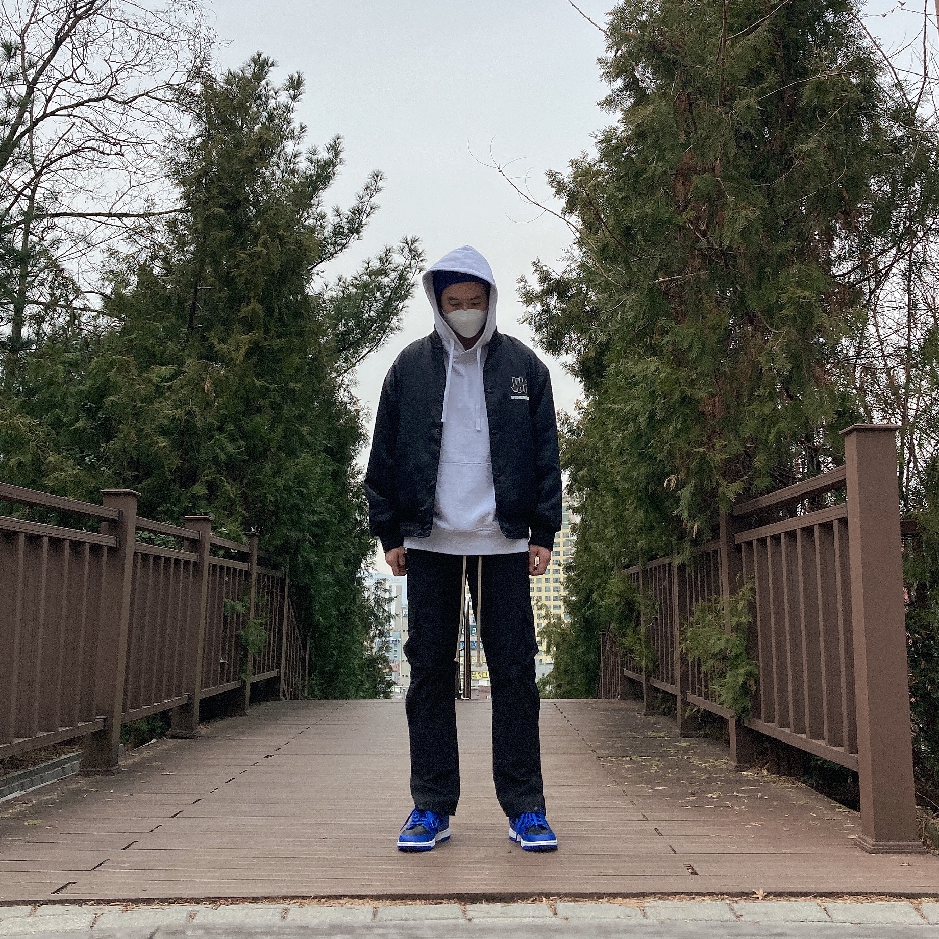Nike Dunk Low Retro Hyper Cobalt 착용 스타일 - 1