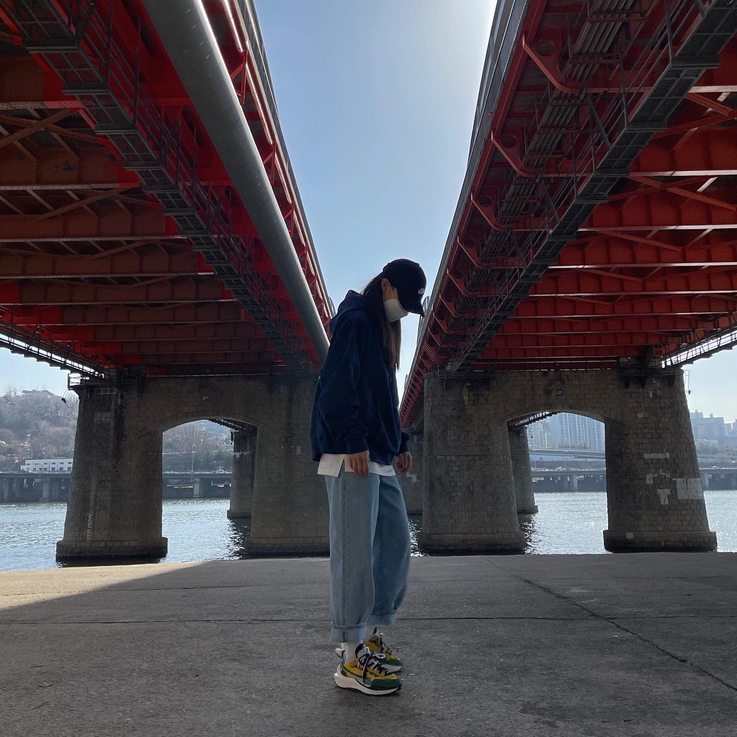 Nike x Sacai VaporWaffle Tour Yellow & Gorge Green Sail 착용 스타일 - 2