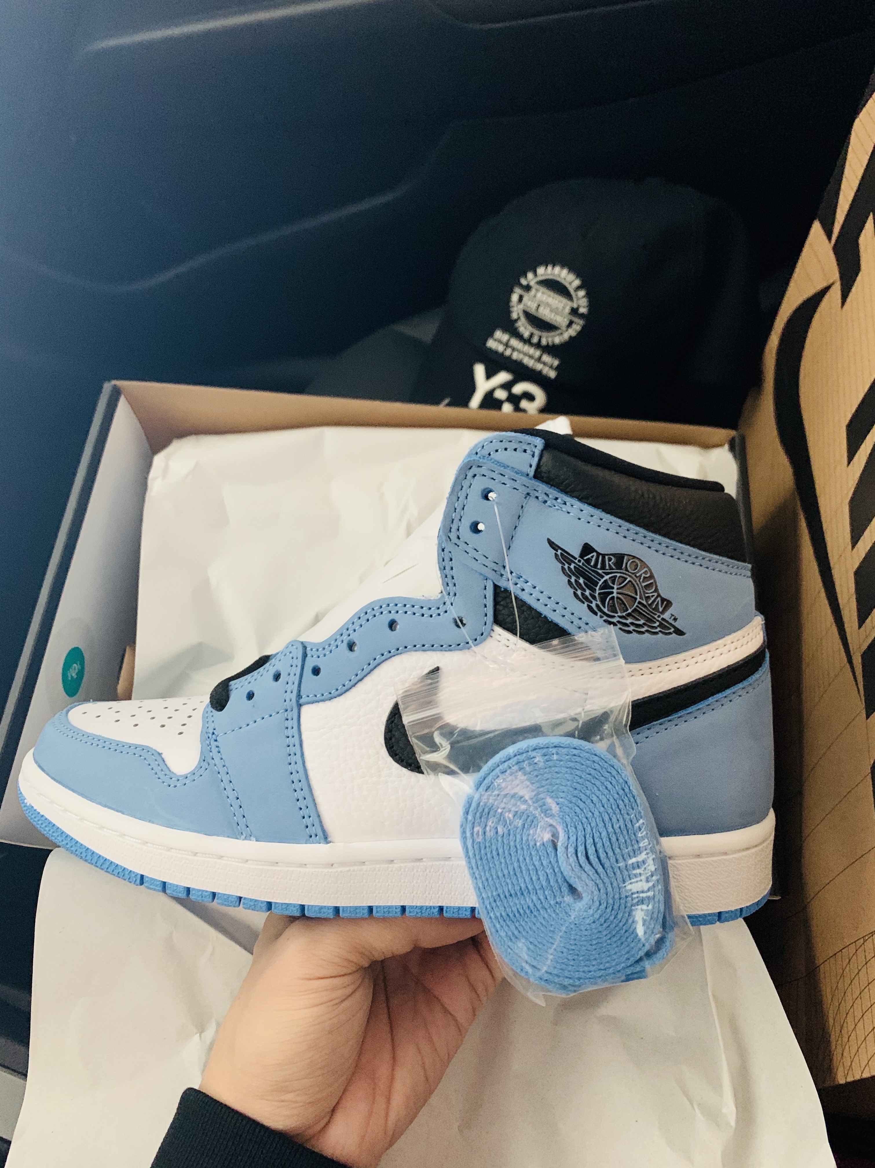 Jordan 1 Retro High OG University Blue 착용 스타일 - 2