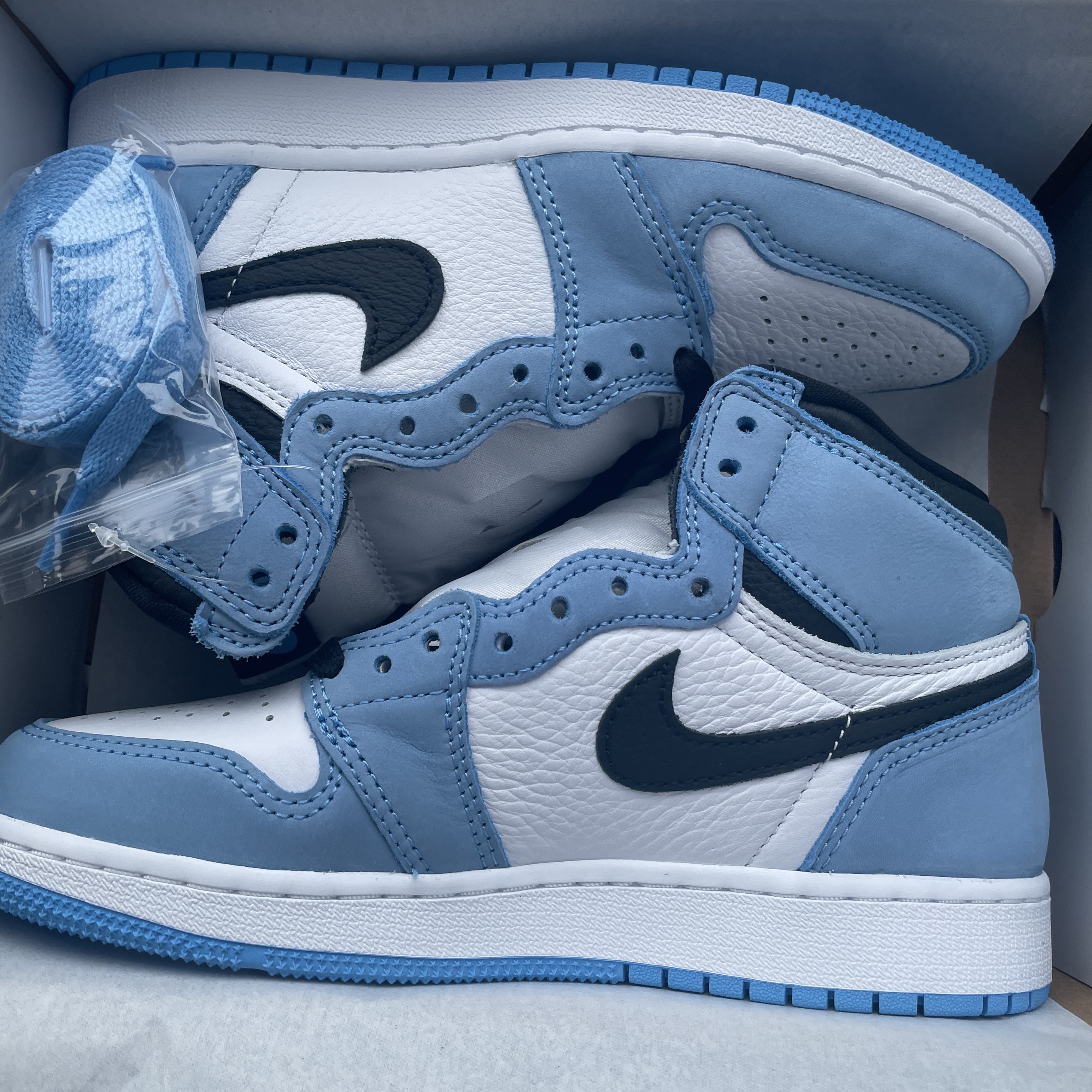(GS) Jordan 1 Retro High OG University Blue 착용 스타일