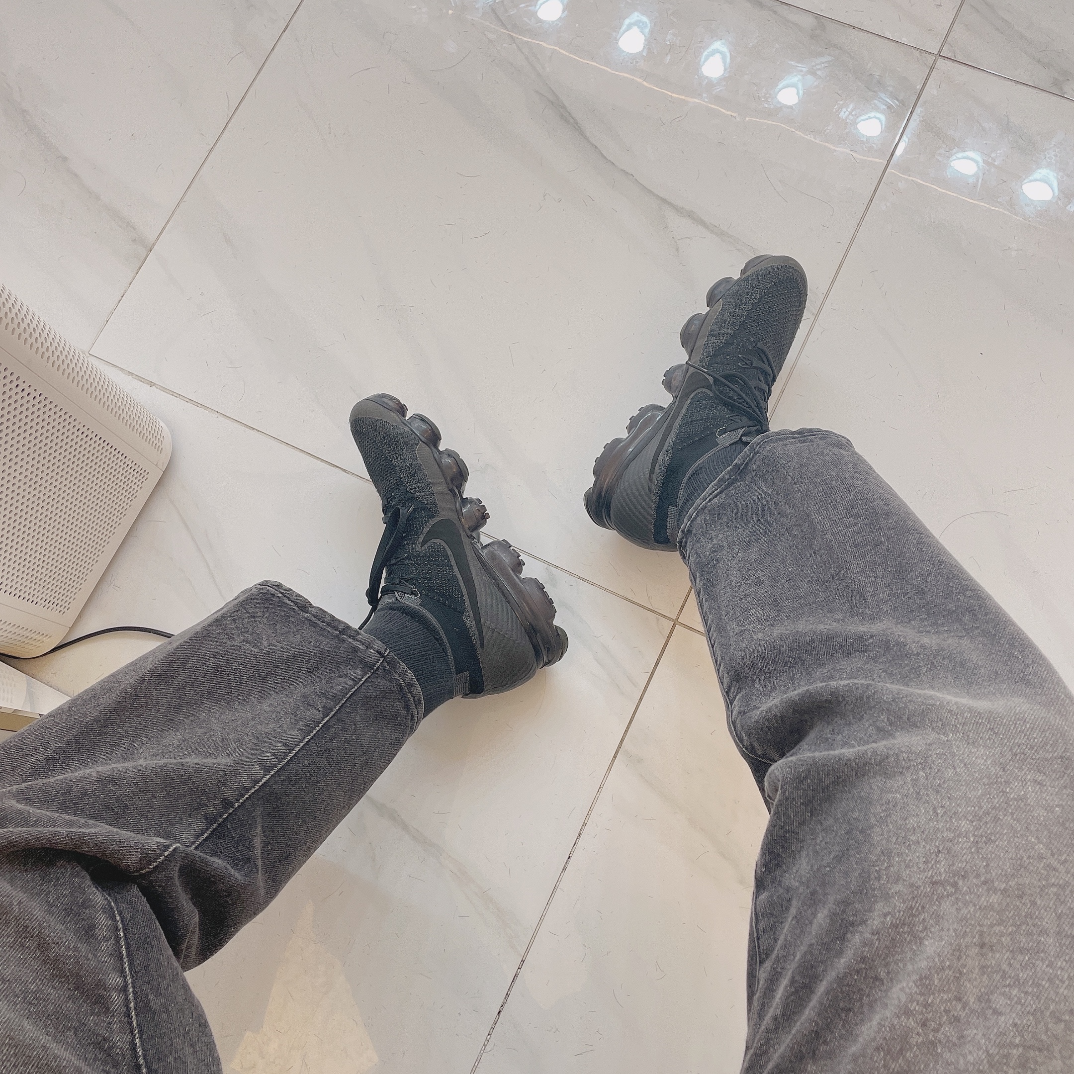 Nike Air Vapormax Flyknit Black Dark Grey 착용 스타일