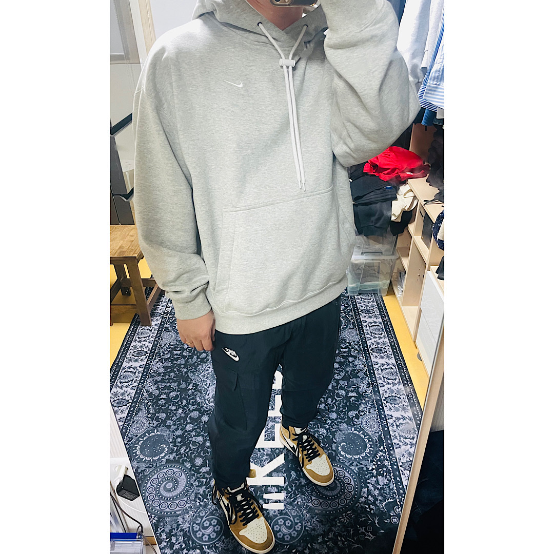 Nike M NRG Hoodie Grey Heather, Jordan 1 Retro High Rookie of the Year 착용 스타일