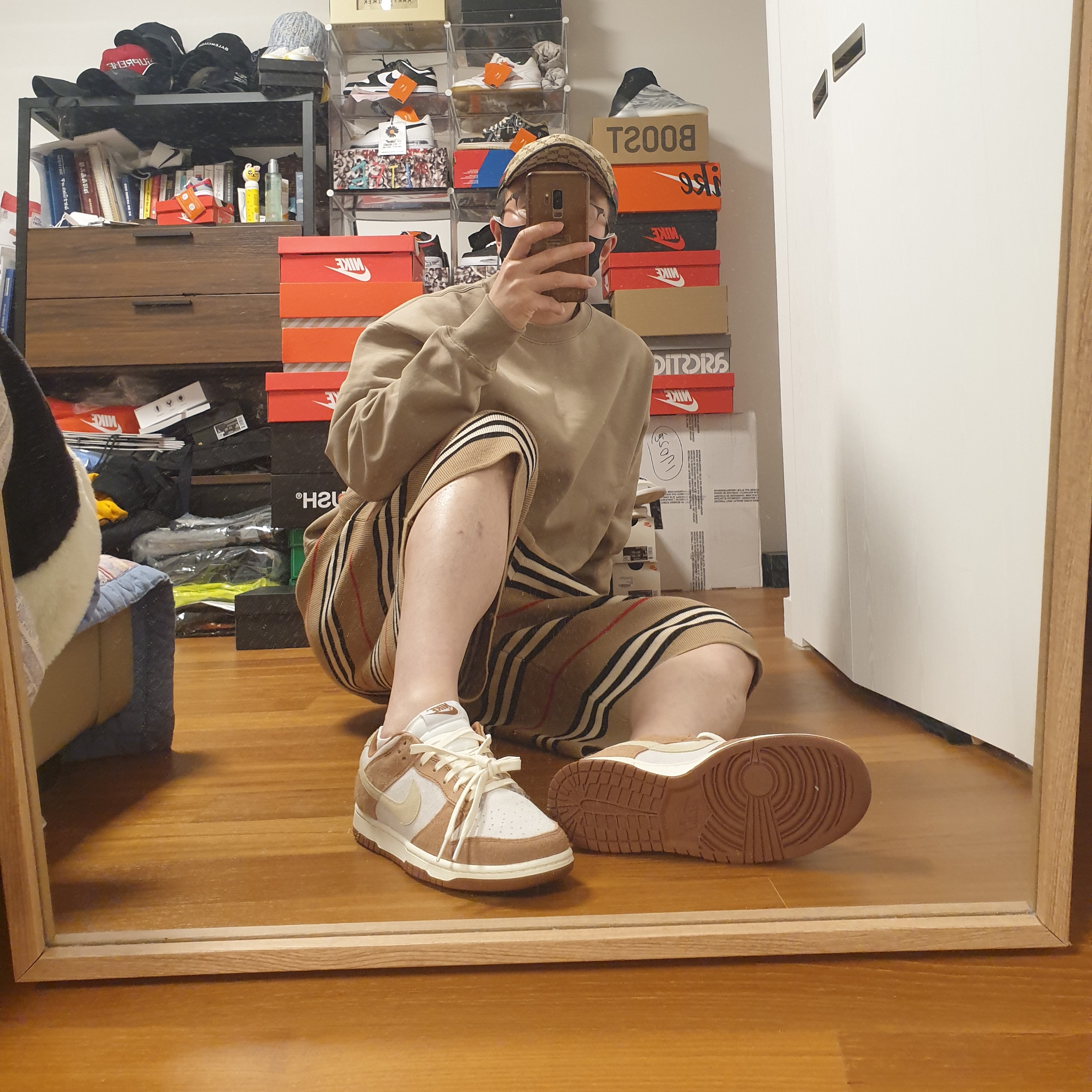 Nike Dunk Low Pro Premium Medium Curry, Nike NRG Solo Swoosh Crew Fleece Khaki - Asia 착용 스타일 - 3