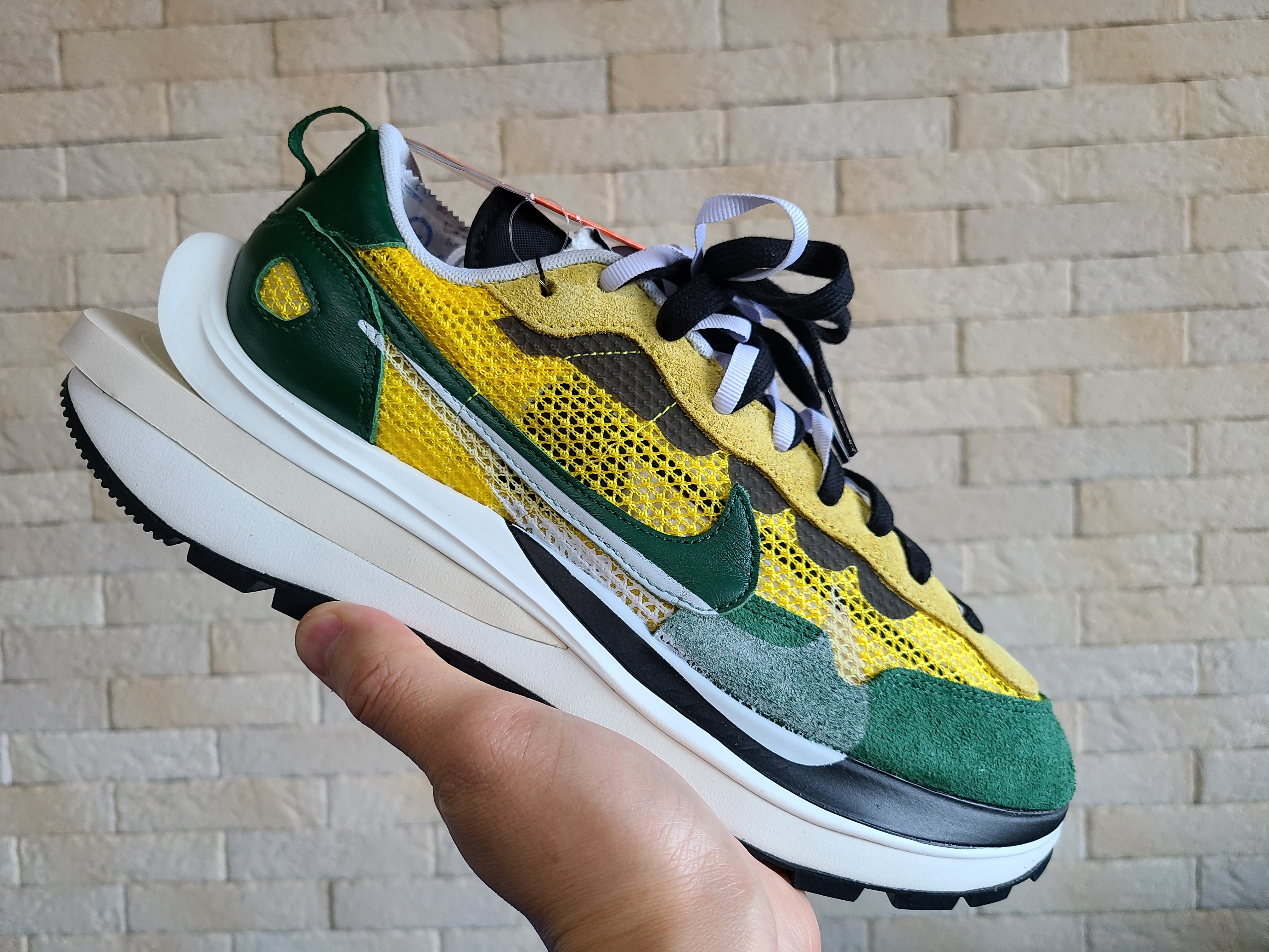 Nike x Sacai VaporWaffle Tour Yellow & Gorge Green Sail 착용 스타일 - 4