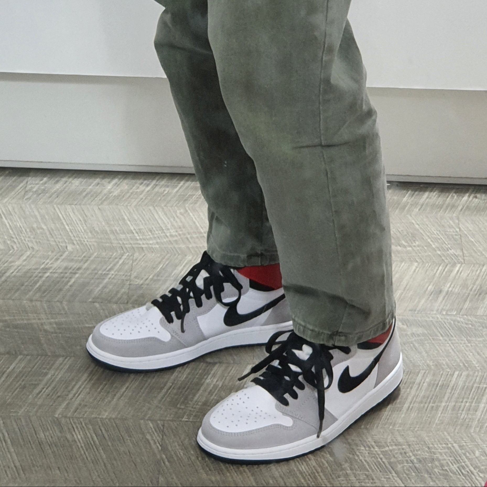 Jordan 1 Retro High OG Light Smoke Grey 착용 스타일 - 4