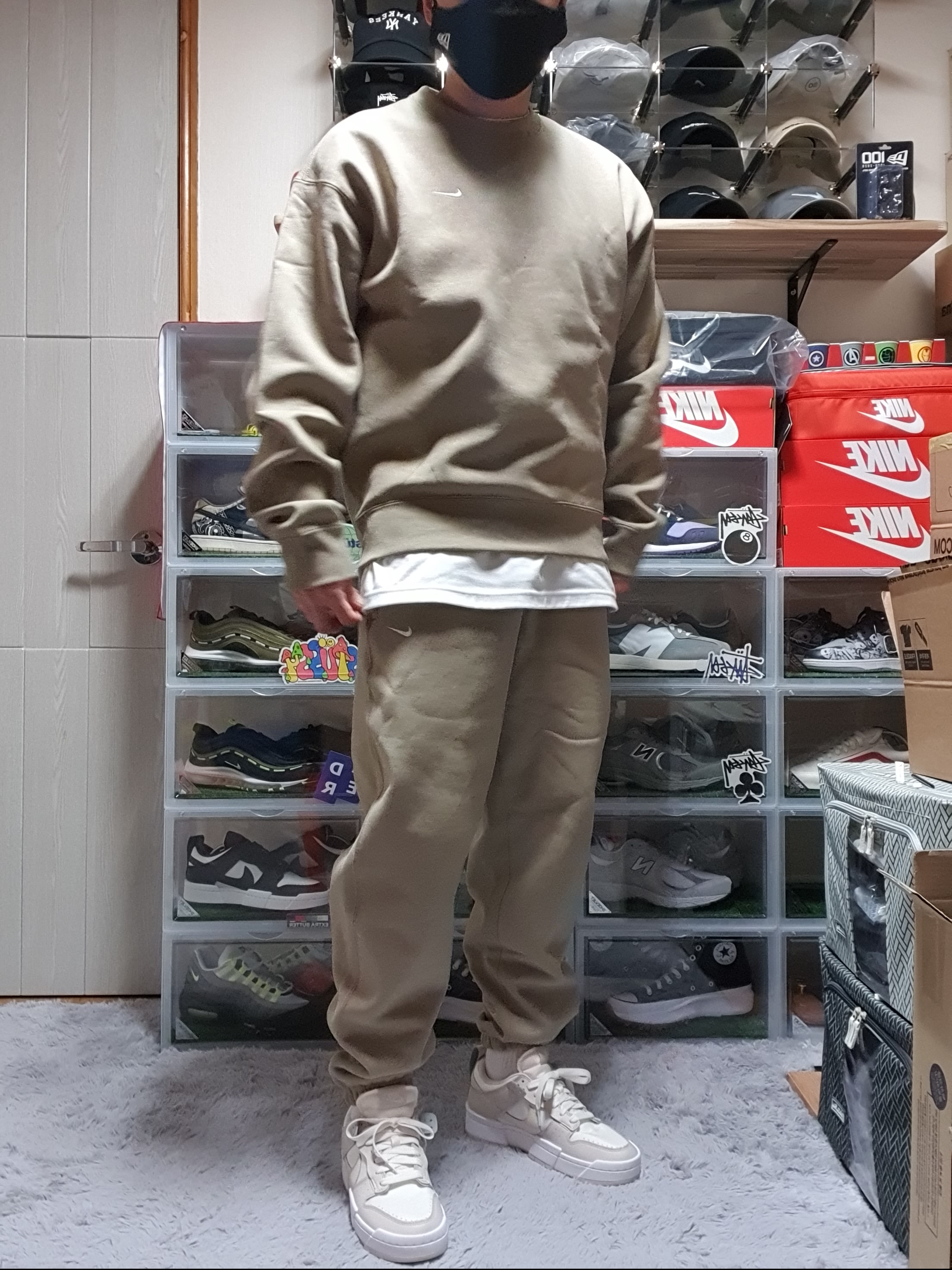 Nike NRG Solo Swoosh Crew Fleece Khaki - US/EU, Nike NRG Solo Swoosh Fleece Pants Khaki - US/EU 착용 스타일