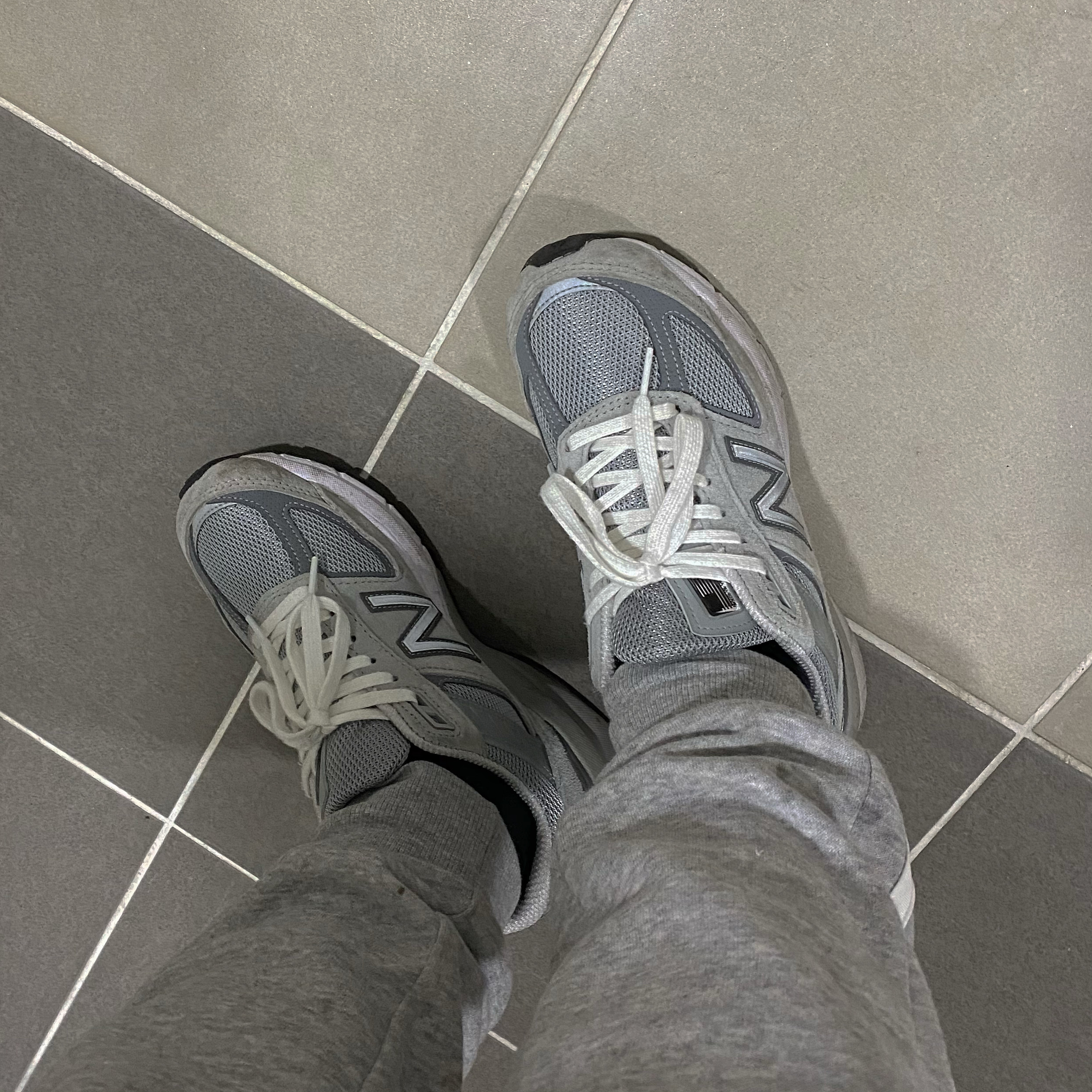 New Balance 990v5 Made in USA Grey - D Standard 착용 스타일