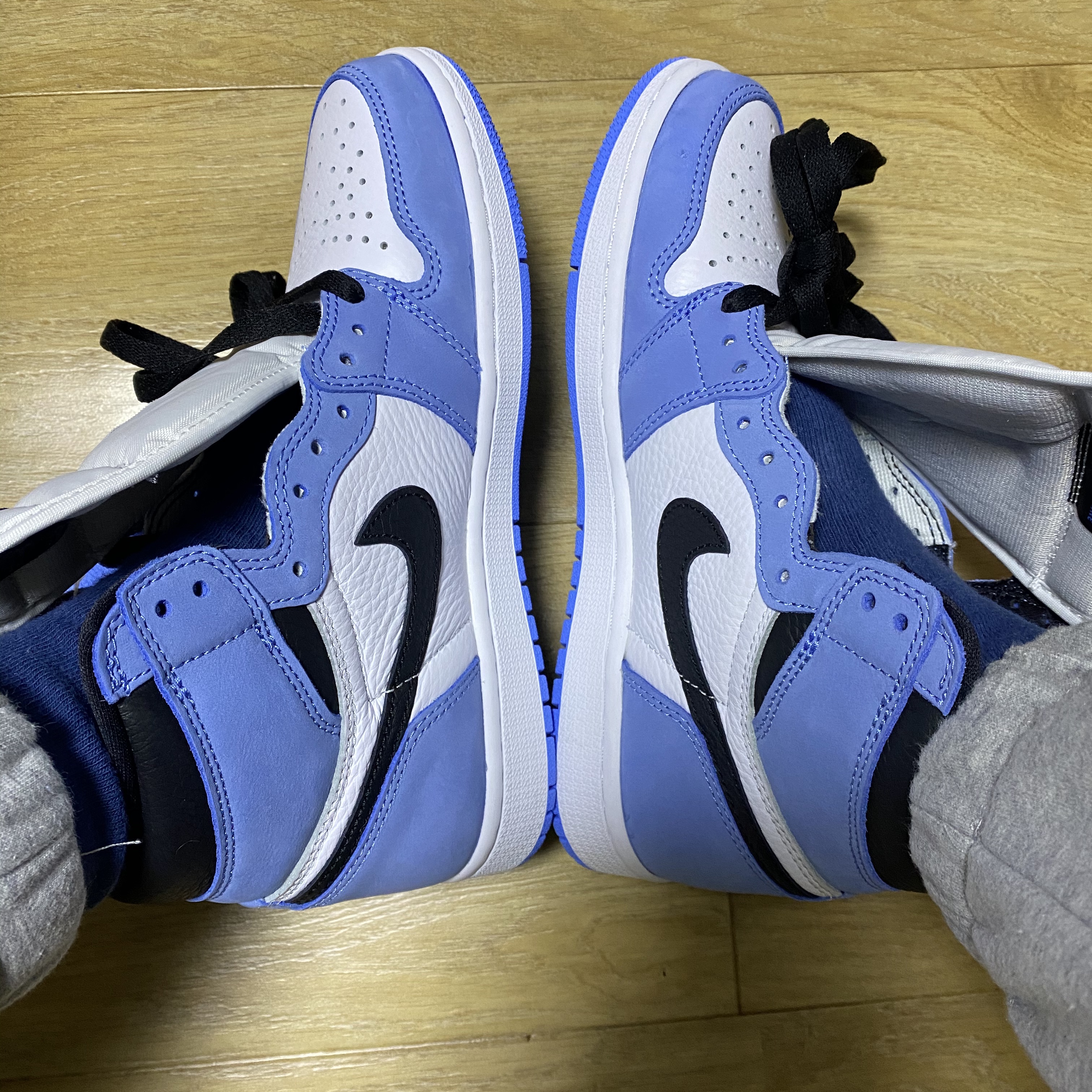 Jordan 1 Retro High OG University Blue 착용 스타일 - 2
