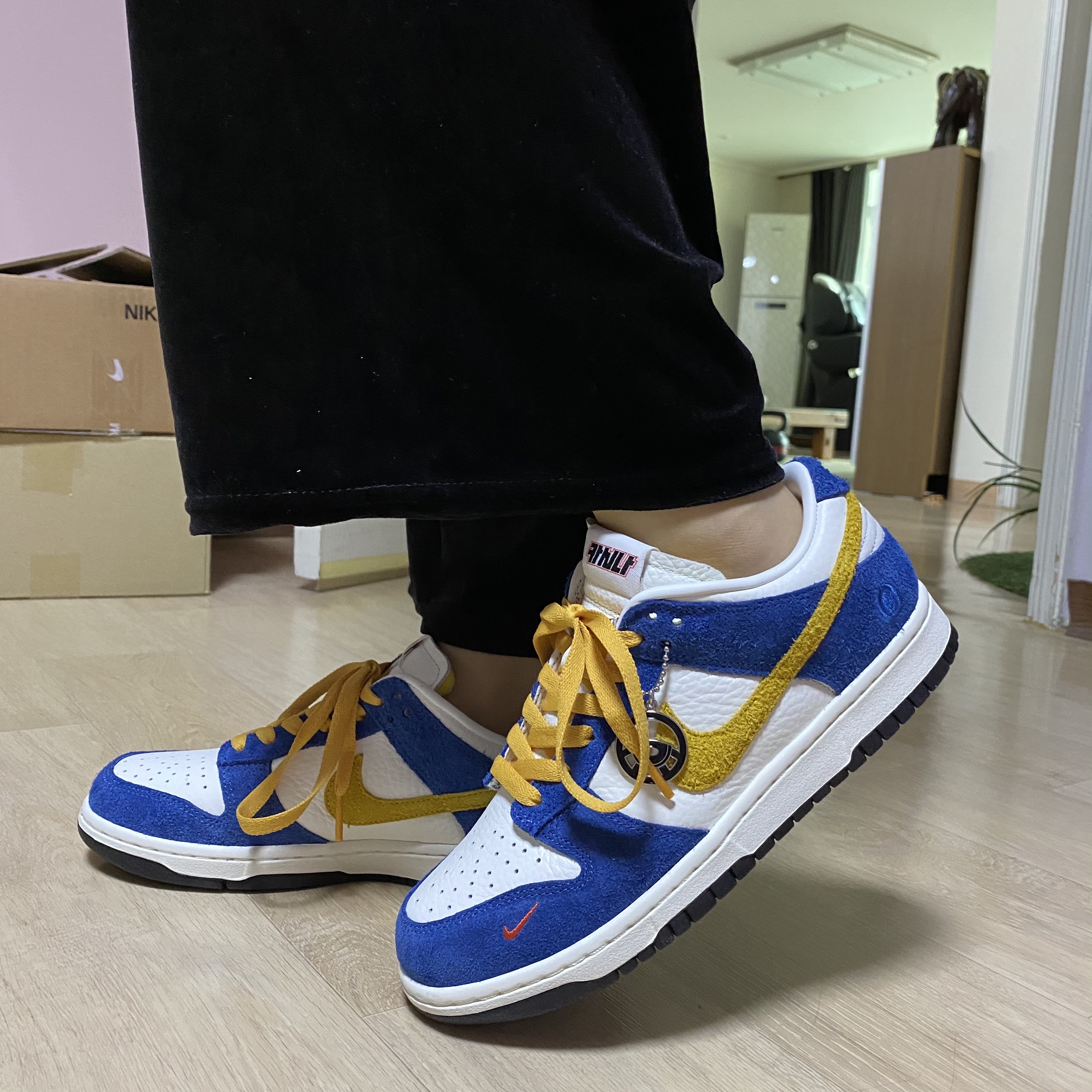Nike x Kasina Dunk Low 80's Bus 착용 스타일