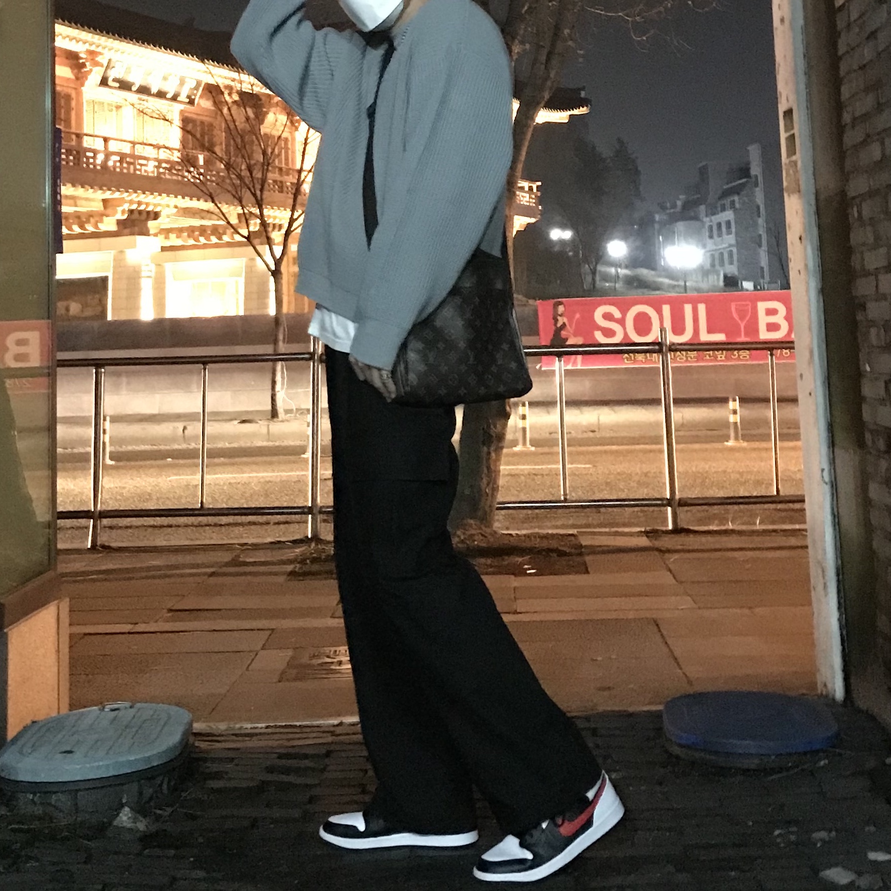 Jordan 1 Mid Black Chile Red 착용 스타일