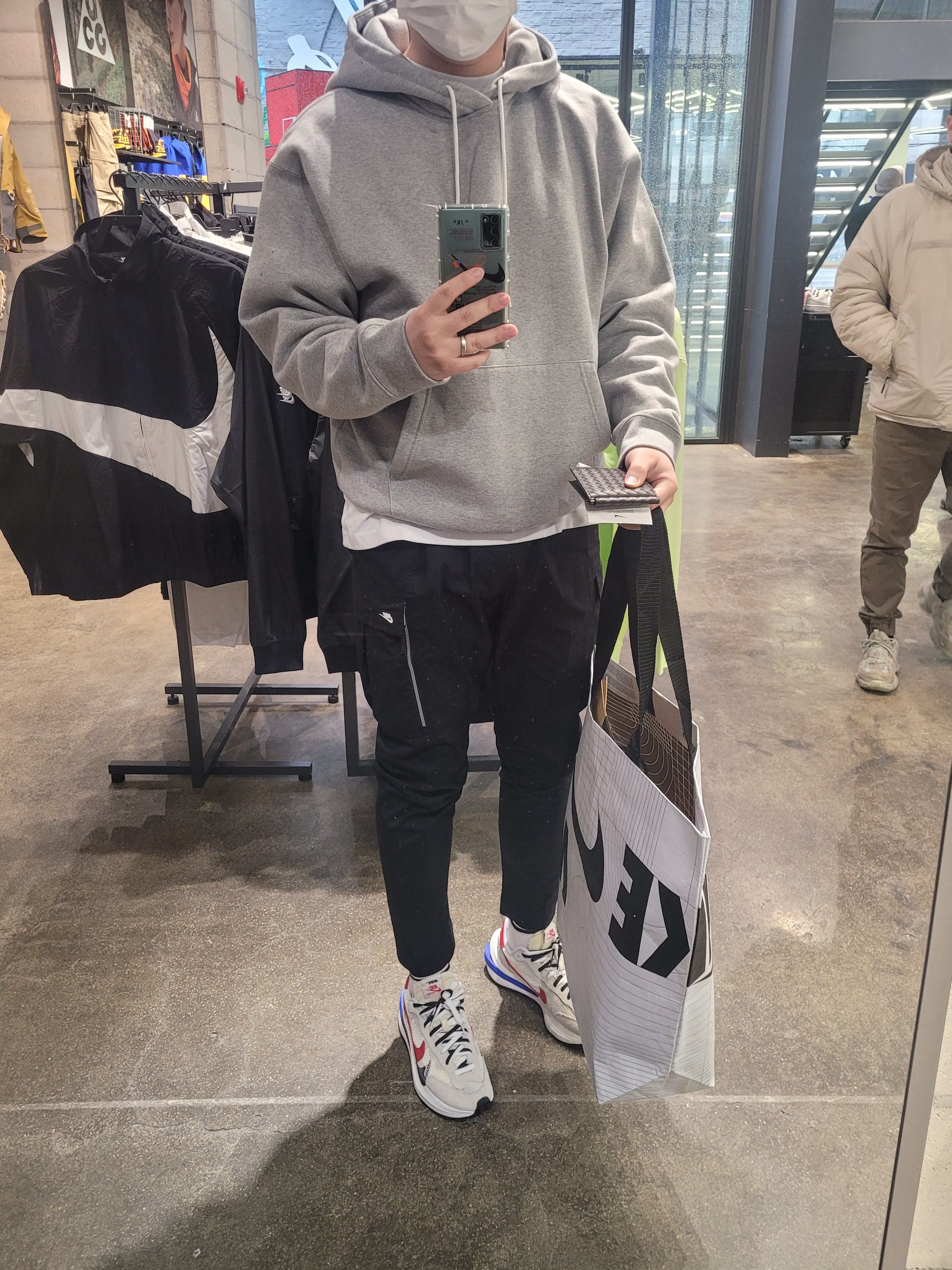 Nike x Sacai VaporWaffle Royal Fuchsia, Nike M NRG Hoodie Grey Heather 착용 스타일