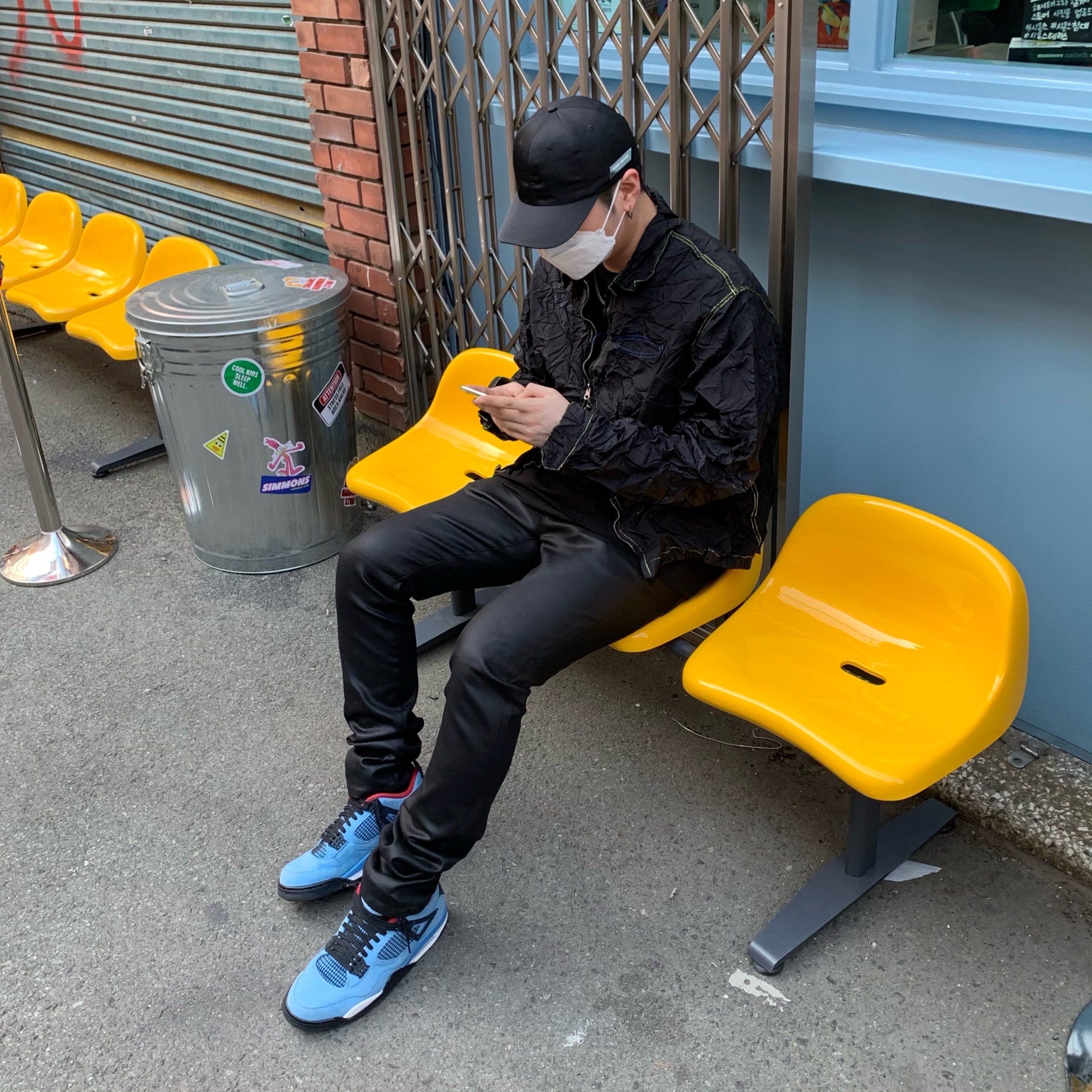Jordan 4 x Travis Scott Retro Cactus Jack 착용 스타일