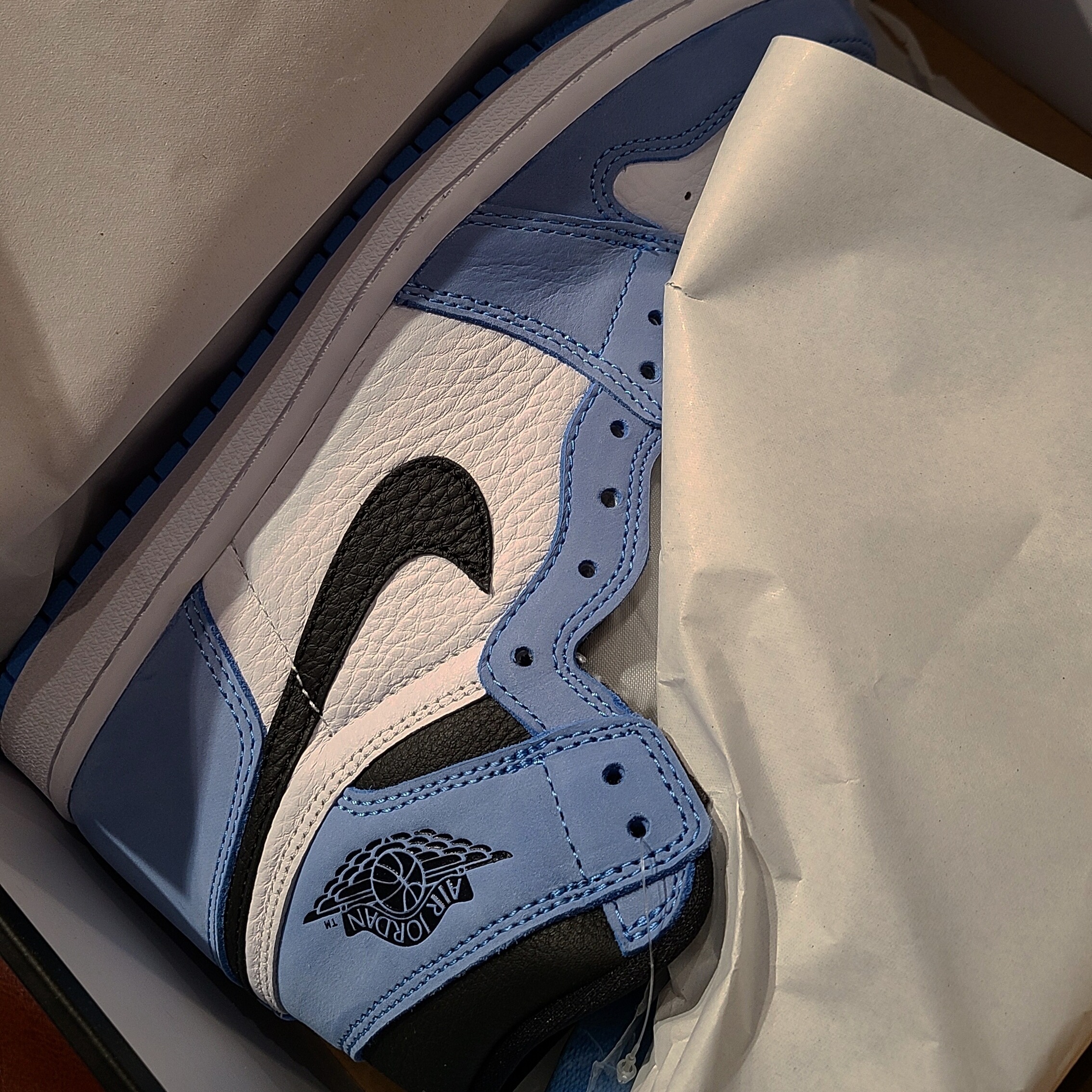 Jordan 1 Retro High OG University Blue 착용 스타일