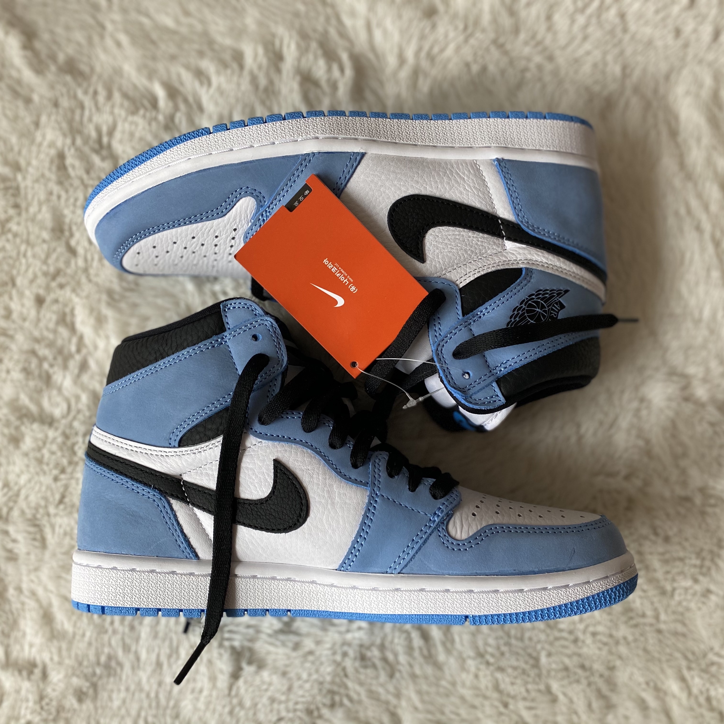 Jordan 1 Retro High OG University Blue 착용 스타일 - 2