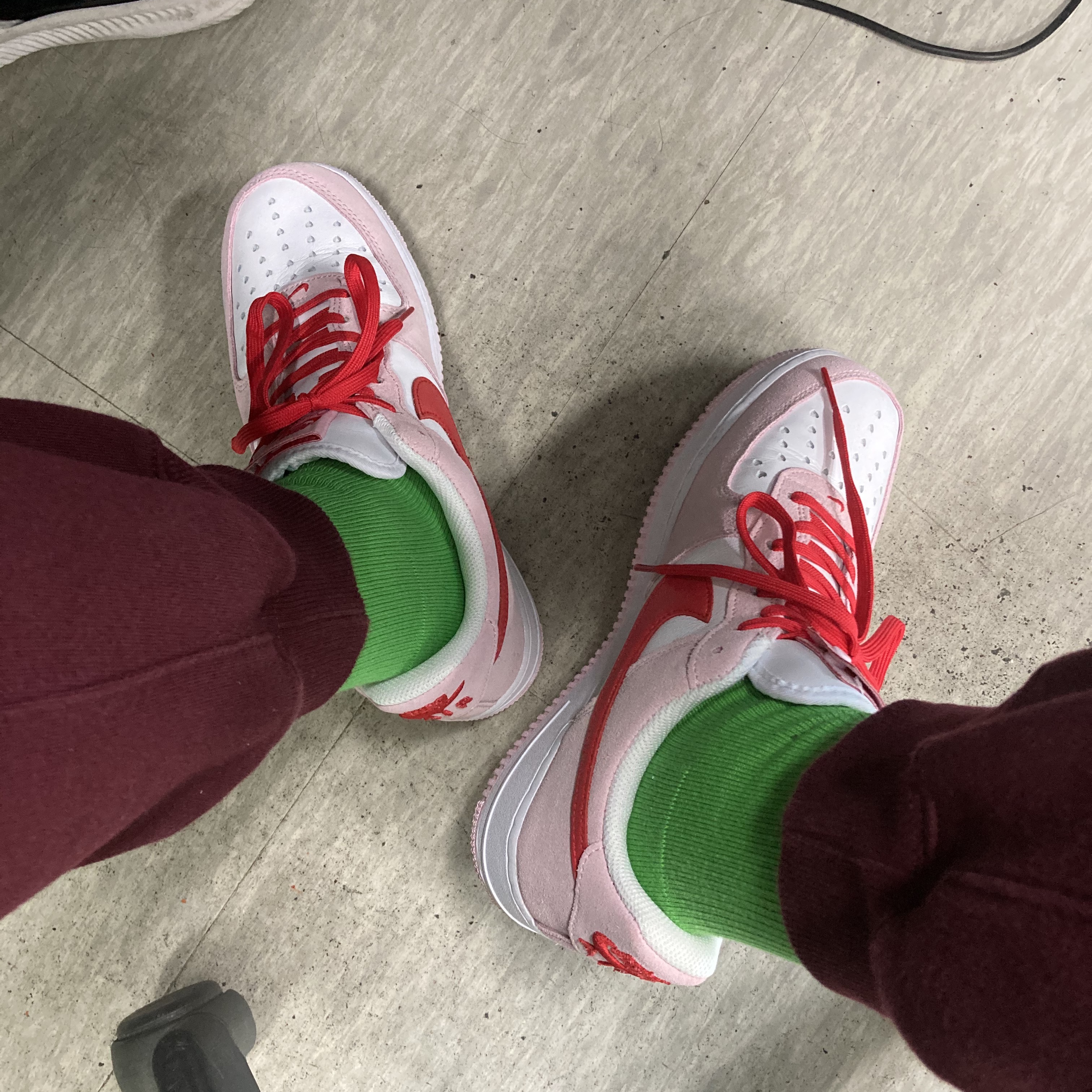 Nike Air Force 1 '07 QS Valentine's Day 착용 스타일 - 2
