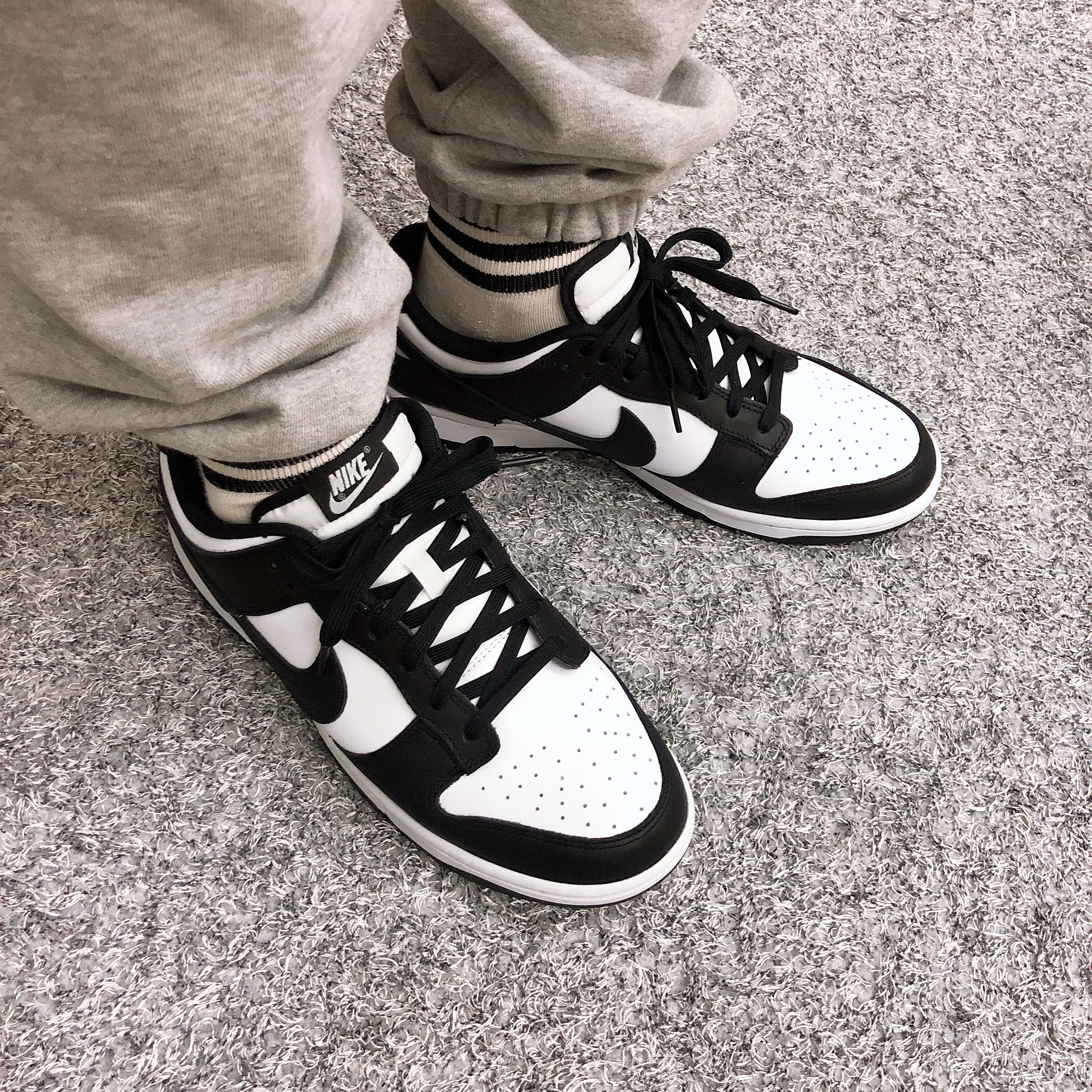 Nike Dunk Low Retro Black 착용 스타일 - 2
