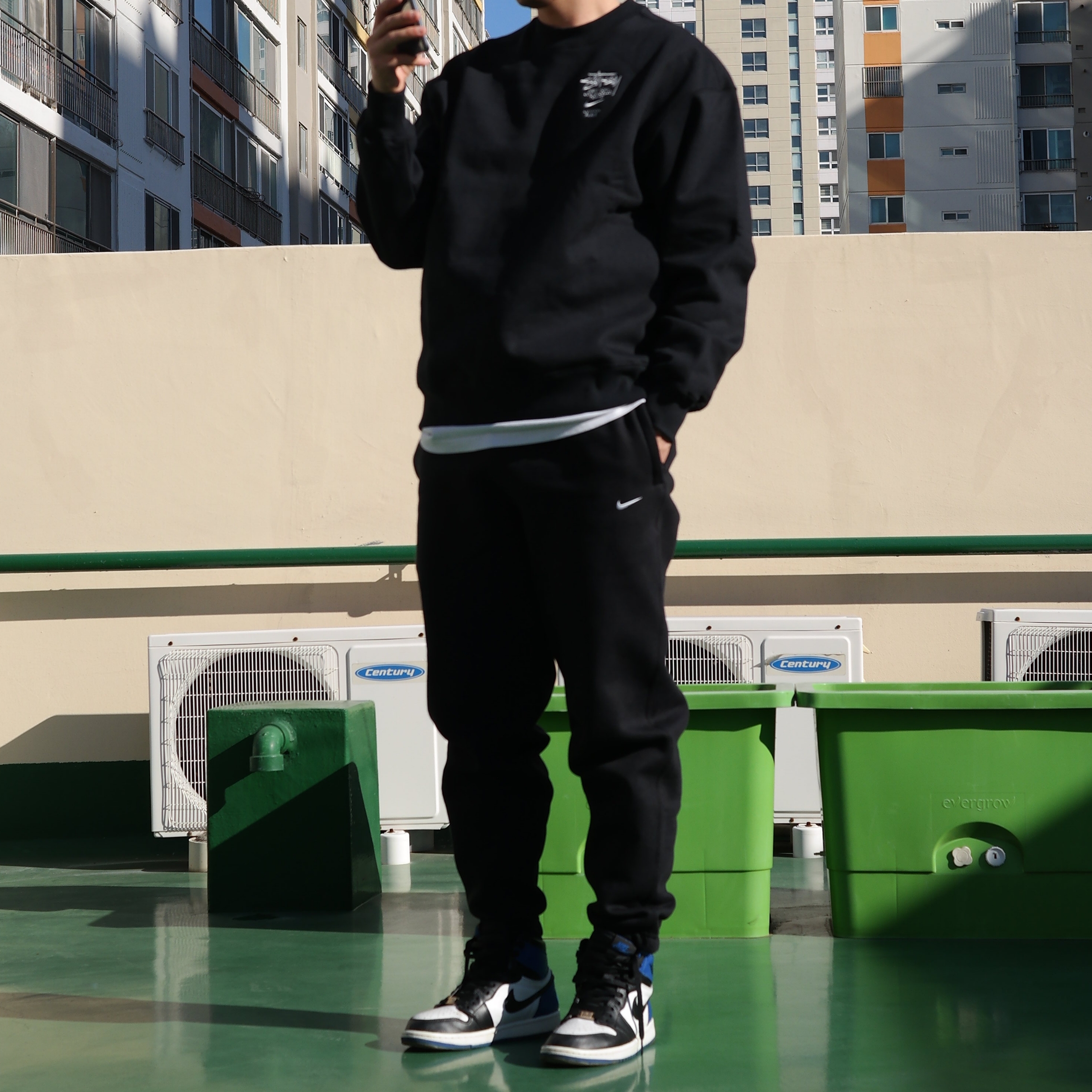 Jordan 1 x Fragment Retro High OG, Nike x Stussy NRG ZR Fleece Crewneck Black - US/EU 착용 스타일