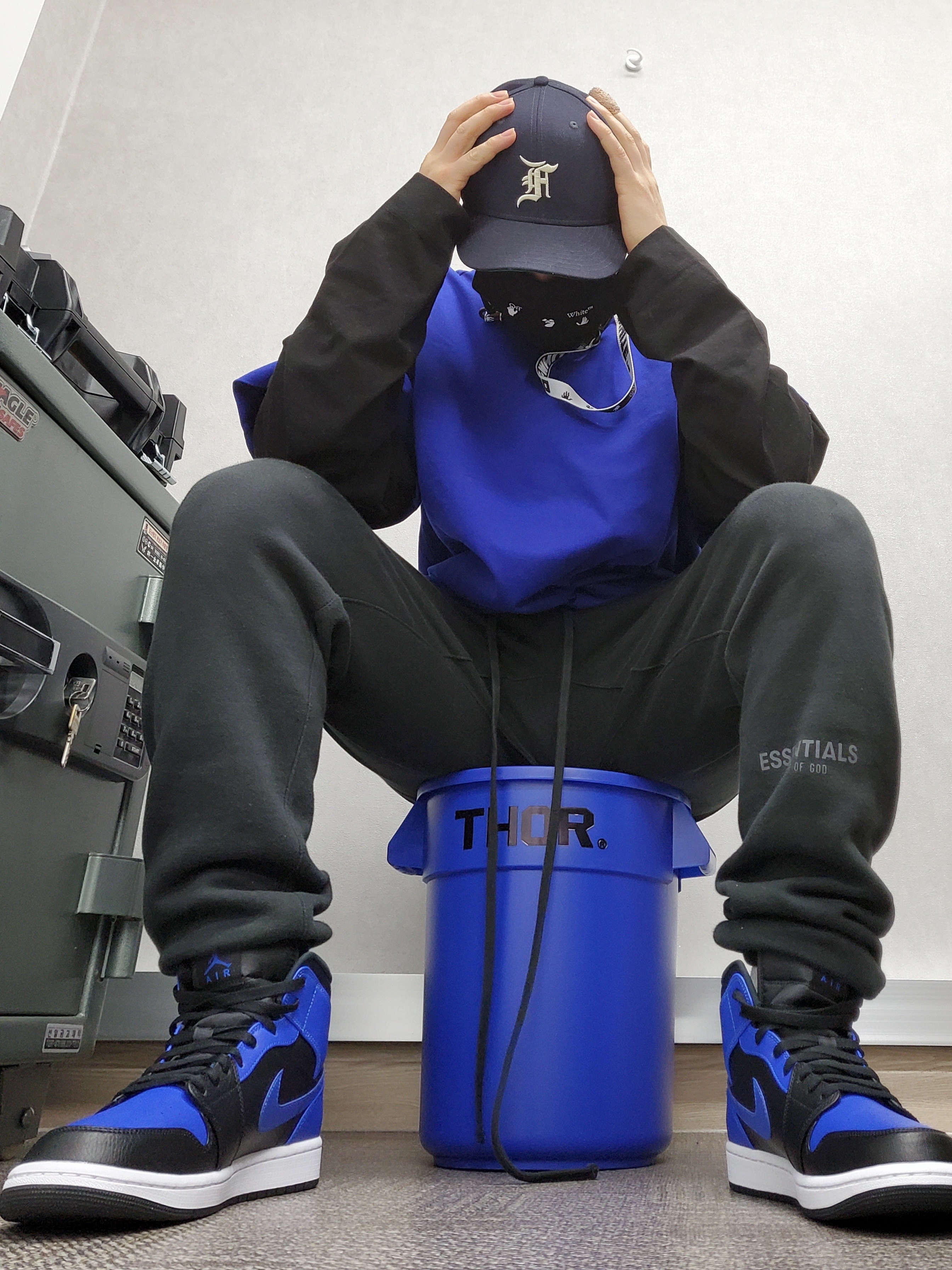Essentials Sweatpants Dark Slate/Black 2020, Jordan 1 Mid Black Hyper Royal 착용 스타일