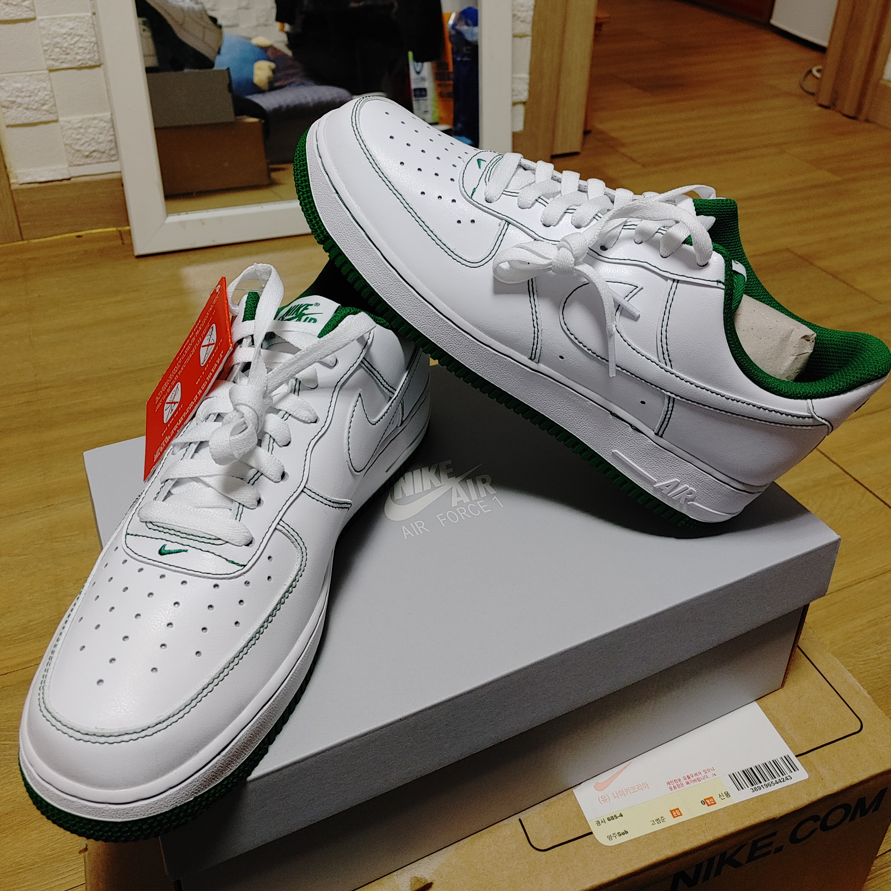 Nike Air Force 1 '07 Stitch Pine Green 착용 스타일 - 3