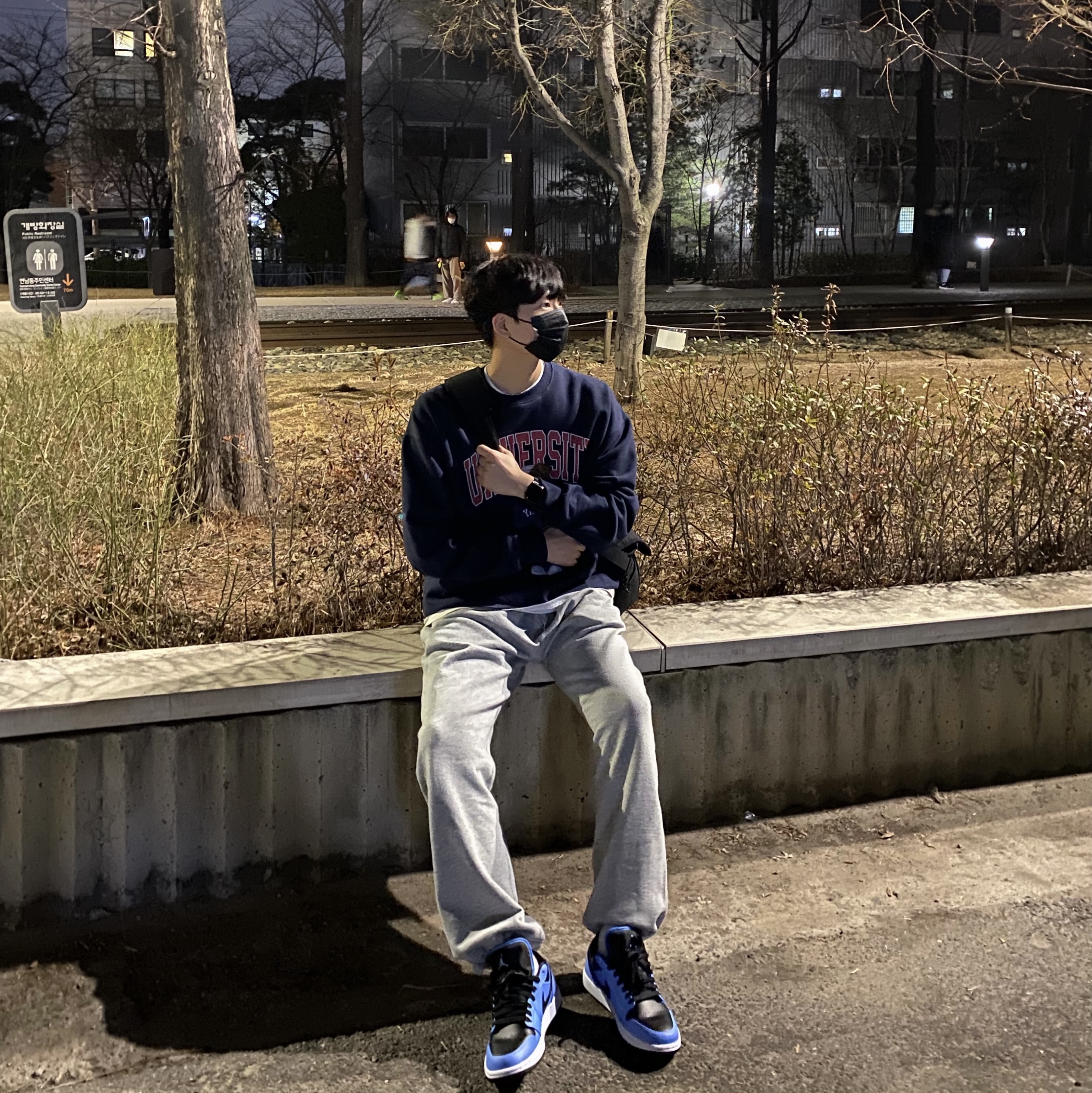 Jordan 1 Low University Blue Black 착용 스타일 - 2
